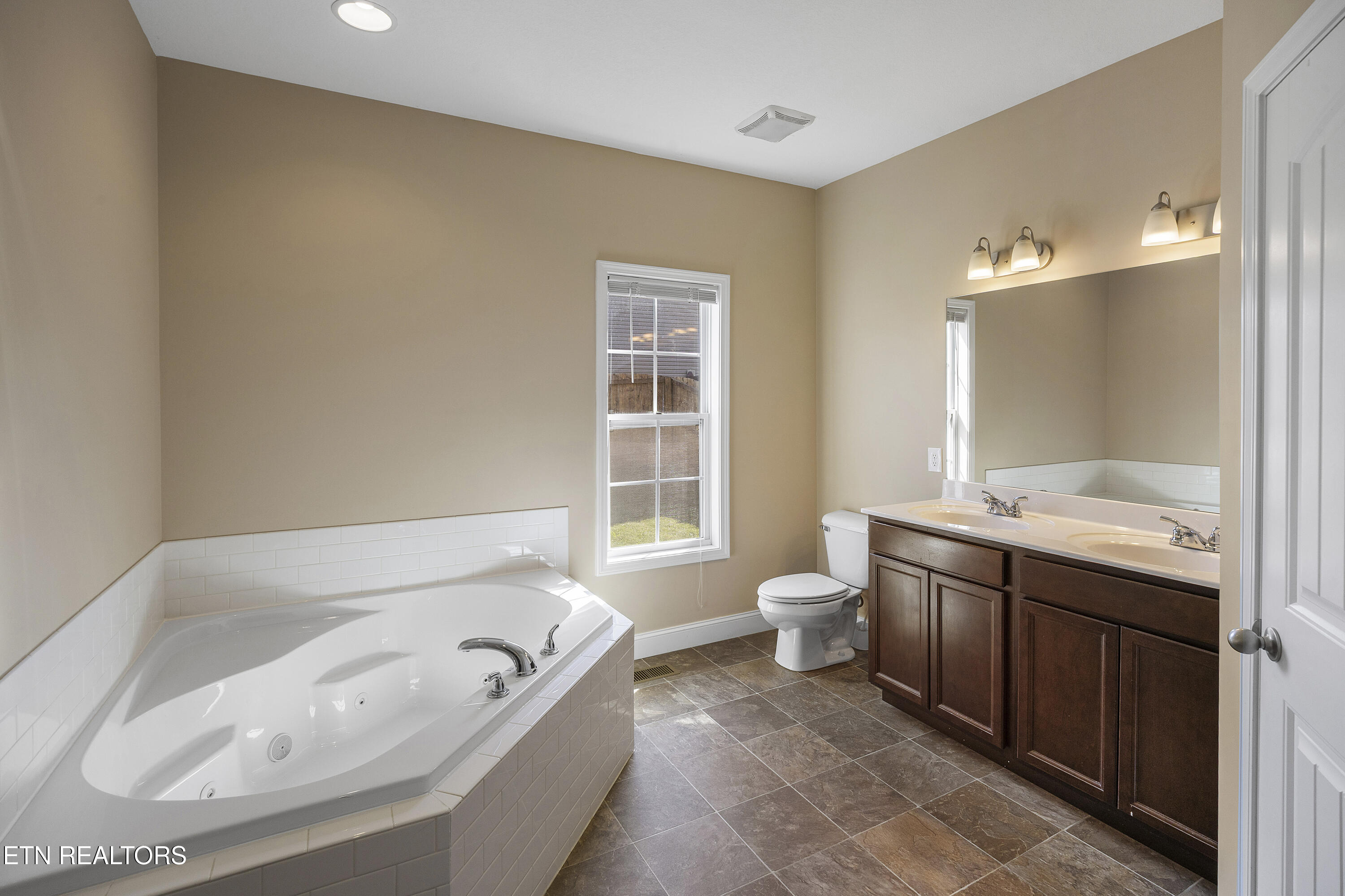 7029 Banyon Wood Lane Knoxville TN 37920