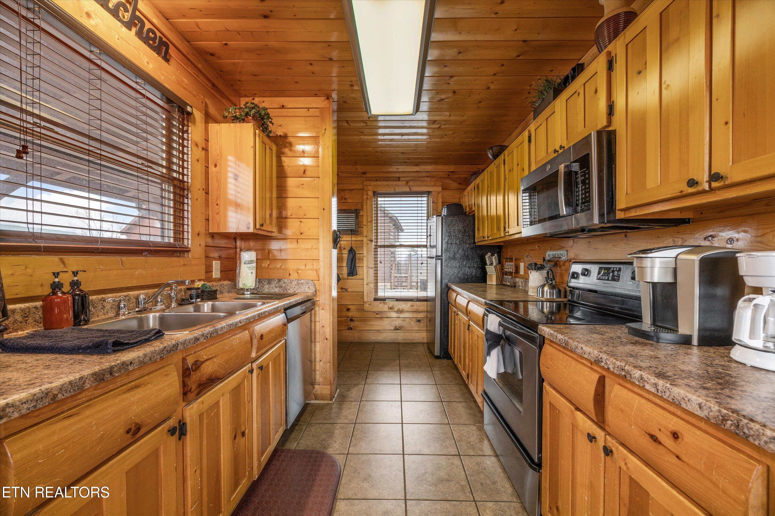 2833 White Oak Ridge Lane Sevierville TN 37862