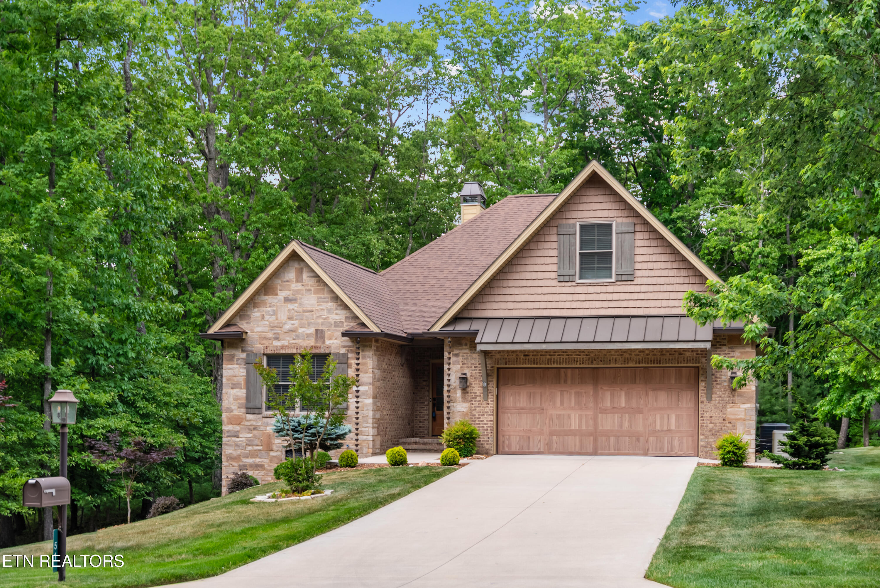 51 Oak Leaf Circle Fairfield Glade TN 38558