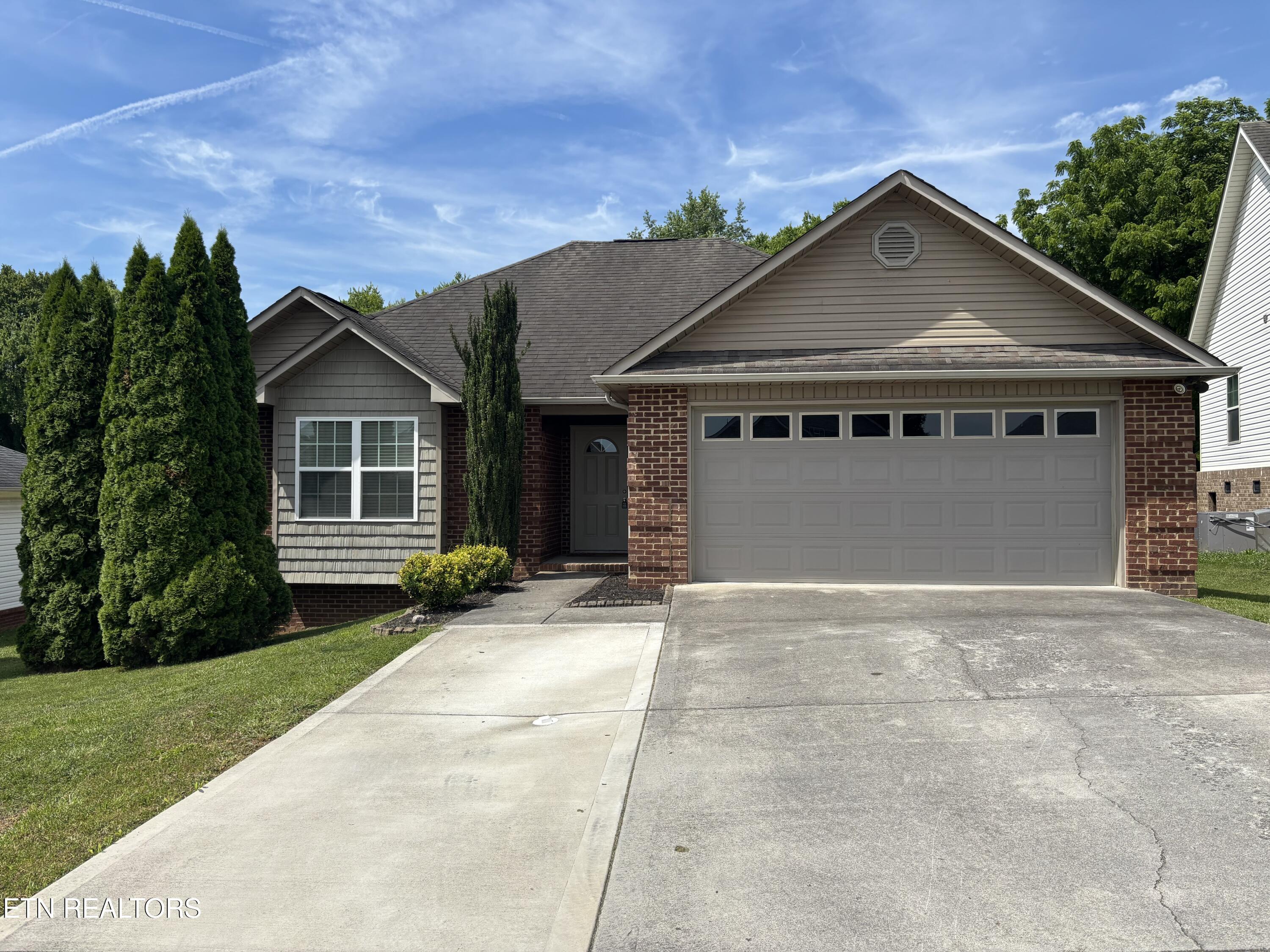 2043 Bluebonnet Drive Mascot TN 37806