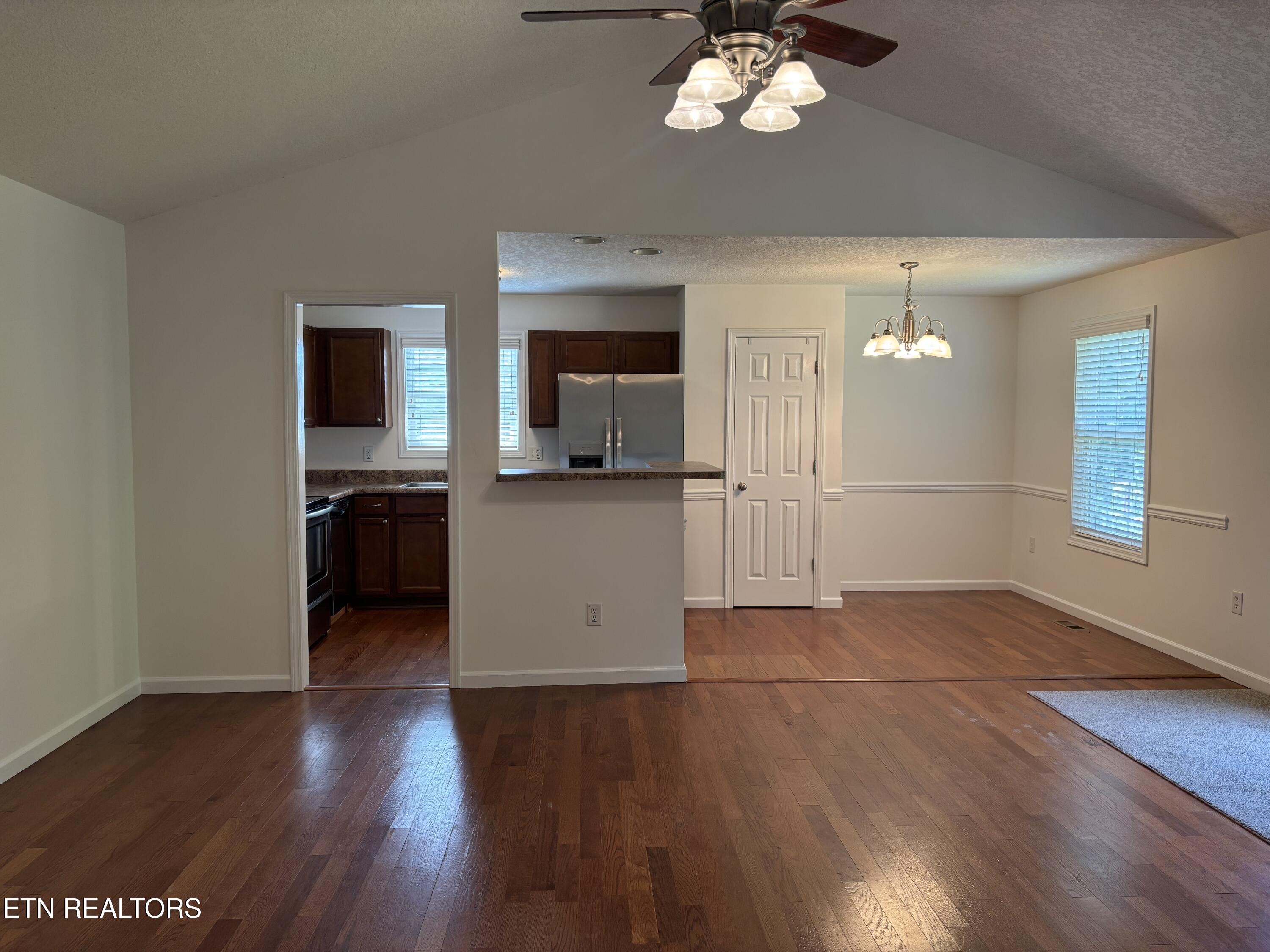 2043 Bluebonnet Drive Mascot TN 37806