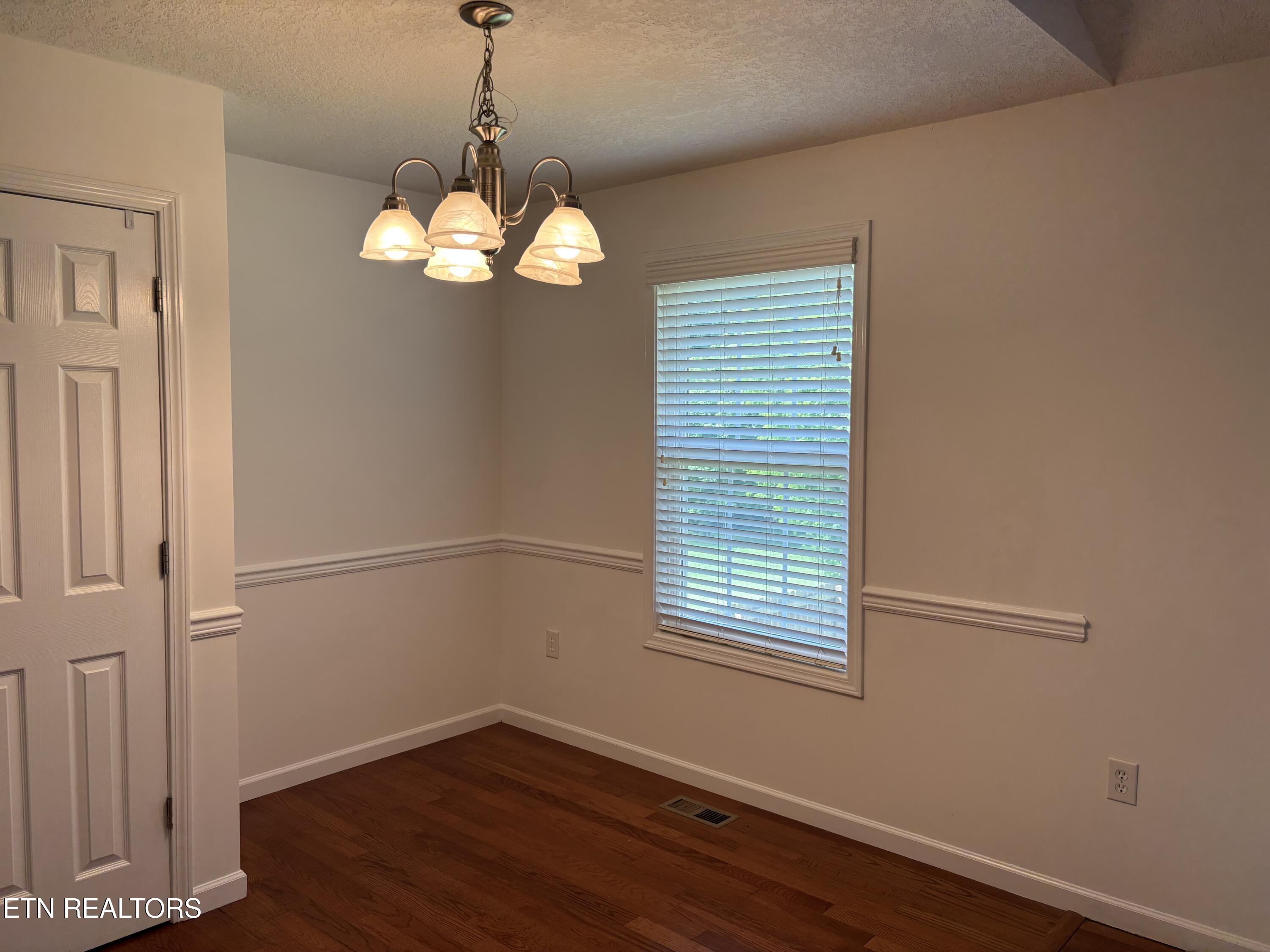 2043 Bluebonnet Drive Mascot TN 37806