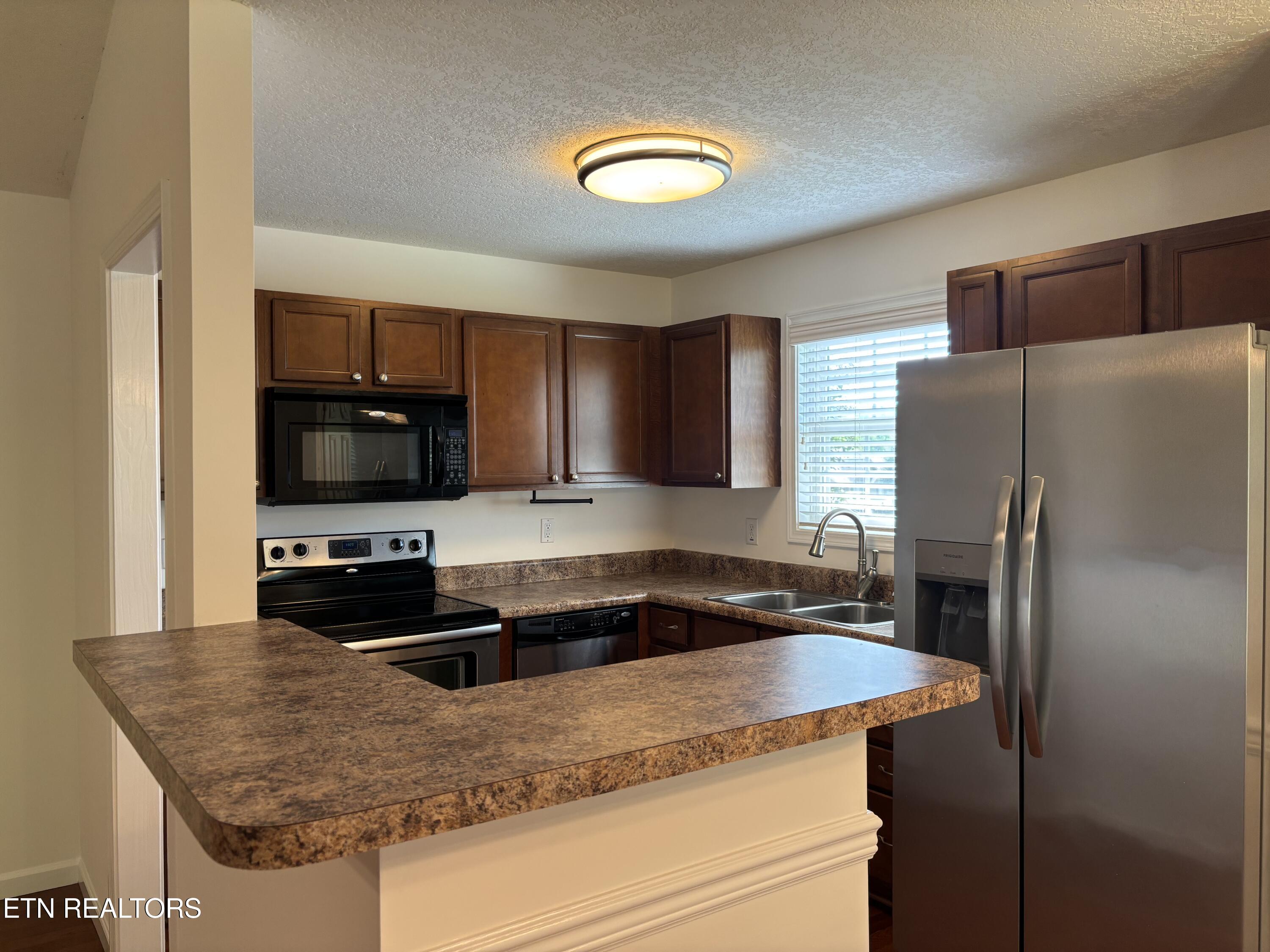 2043 Bluebonnet Drive Mascot TN 37806