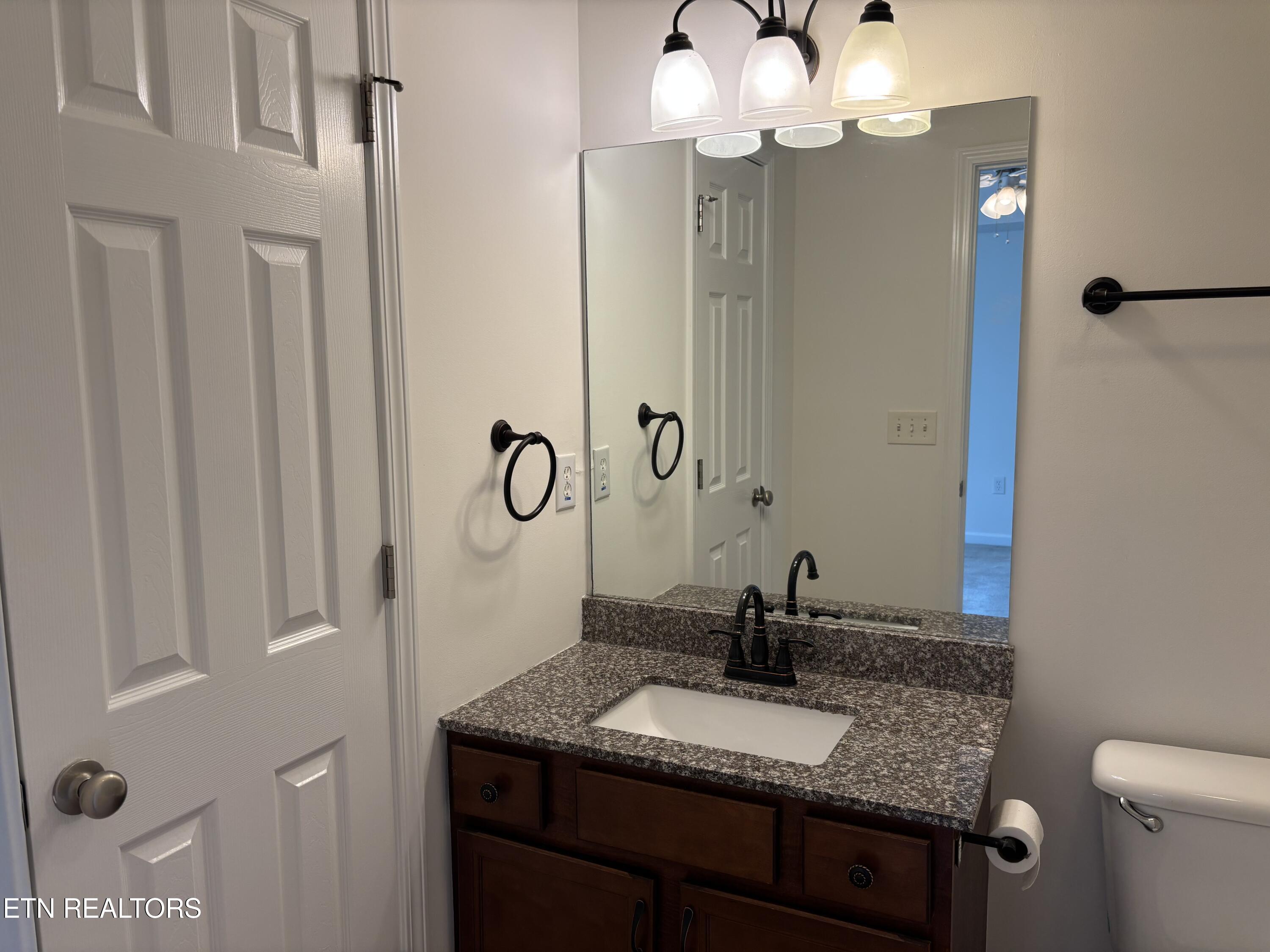 2043 Bluebonnet Drive Mascot TN 37806