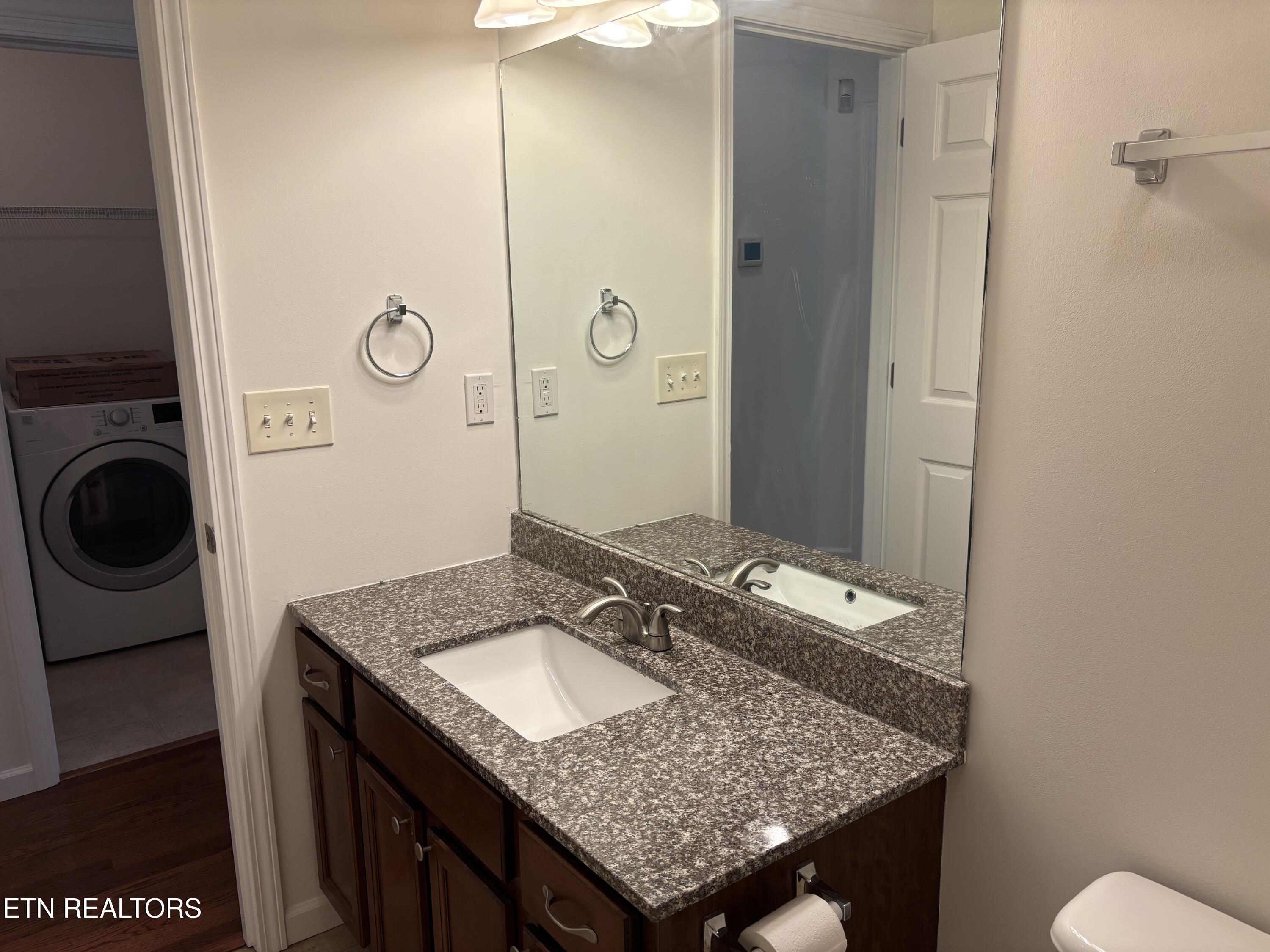 2043 Bluebonnet Drive Mascot TN 37806