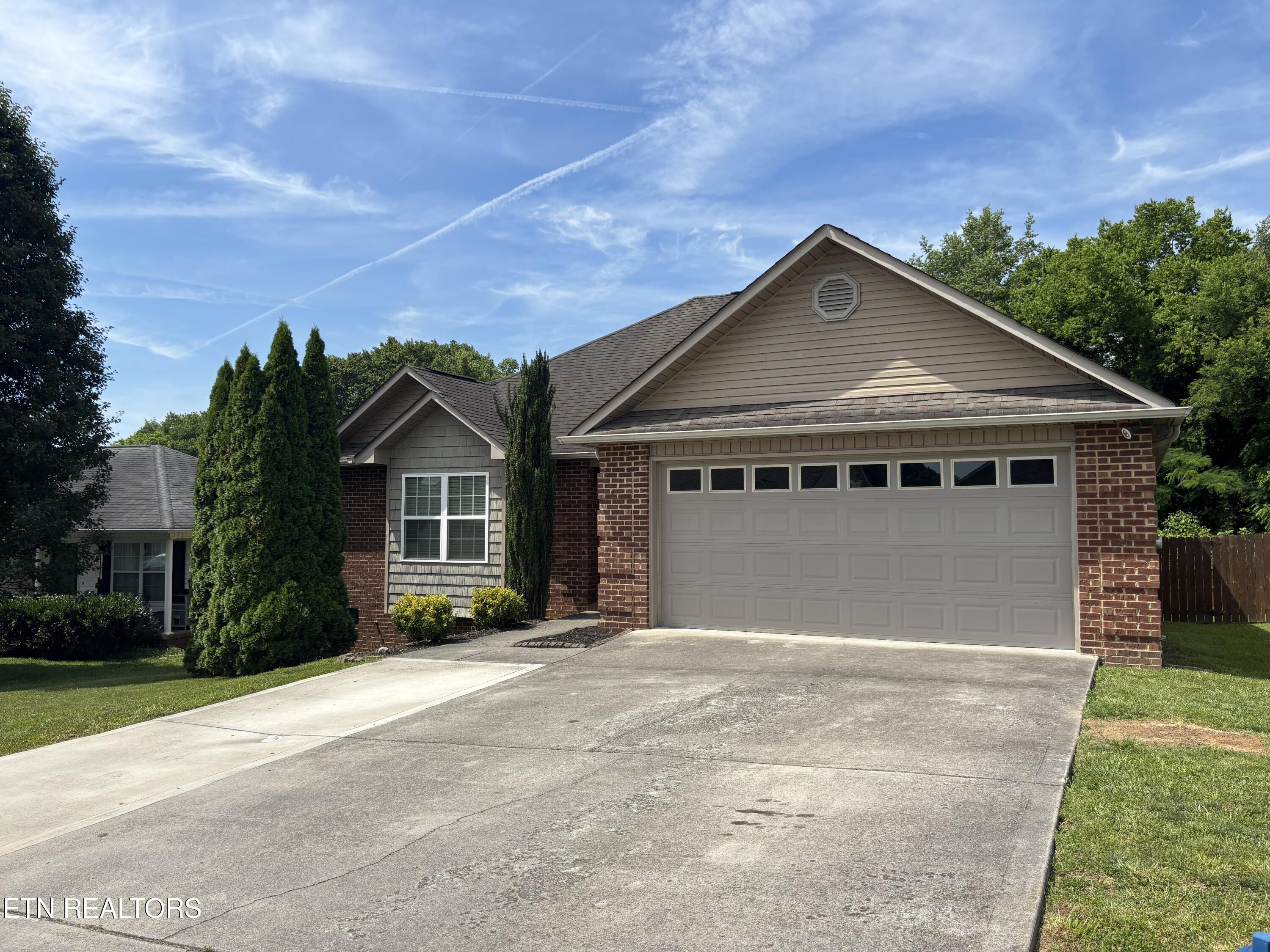 2043 Bluebonnet Drive Mascot TN 37806