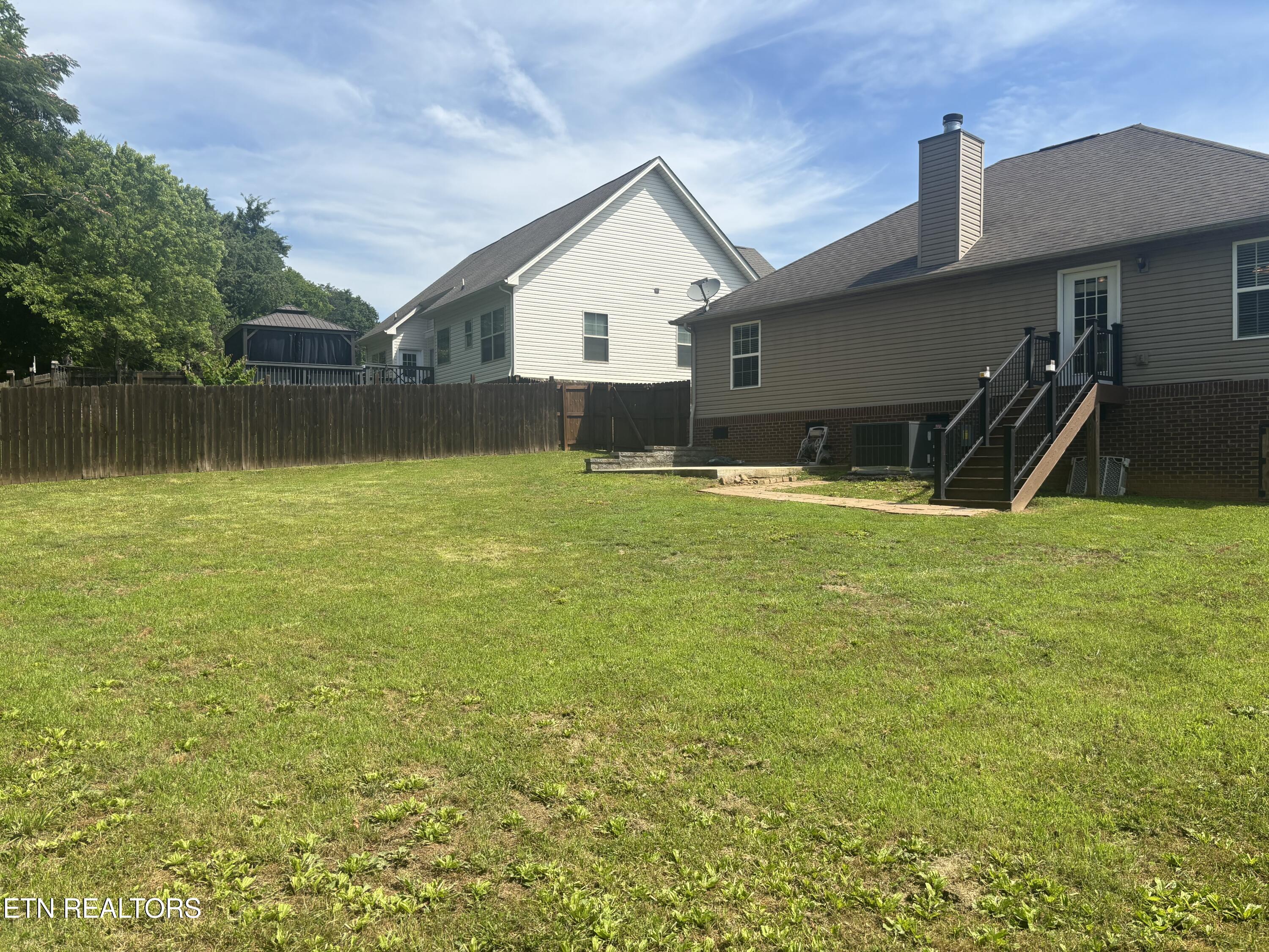 2043 Bluebonnet Drive Mascot TN 37806