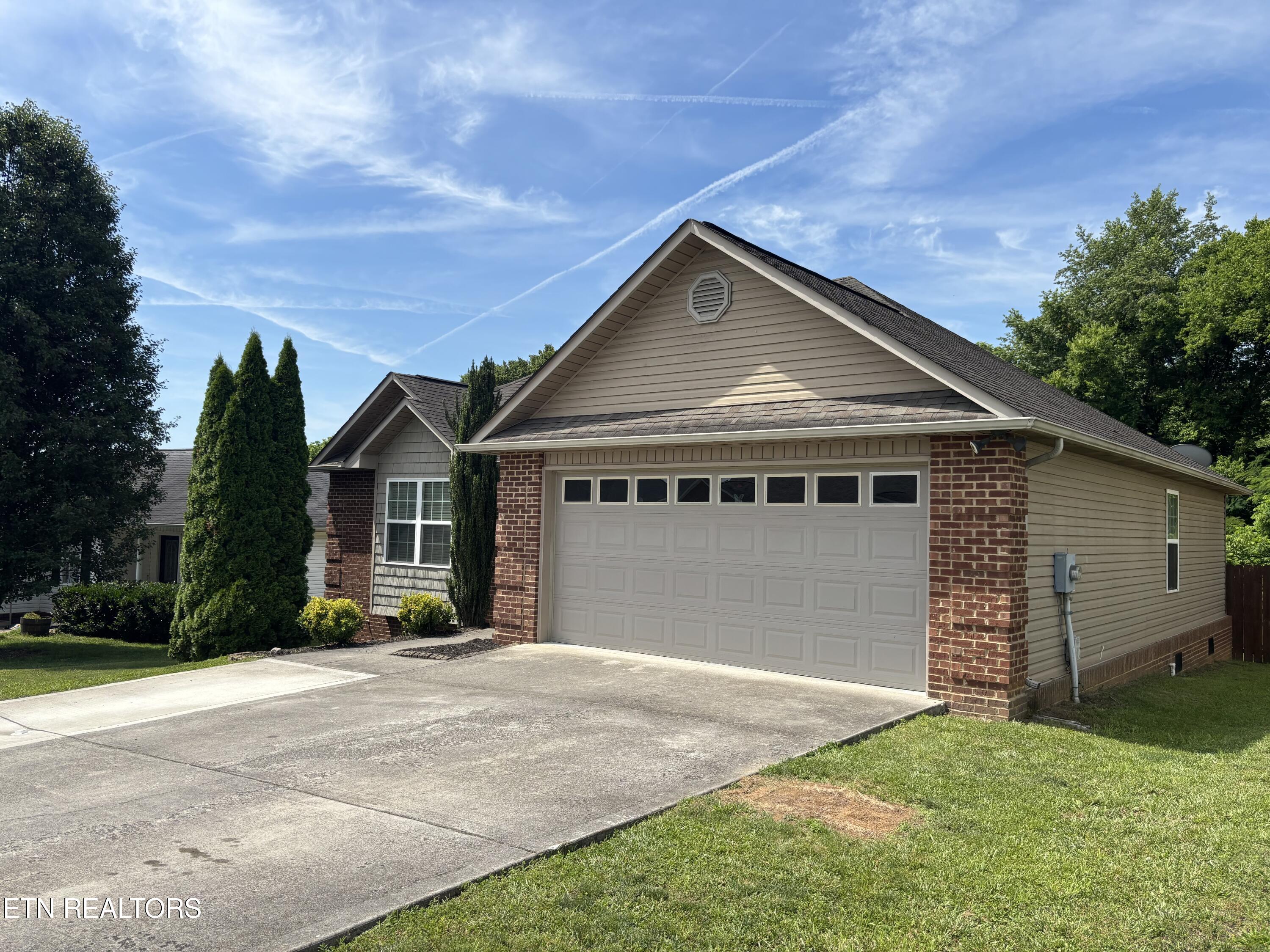 2043 Bluebonnet Drive Mascot TN 37806