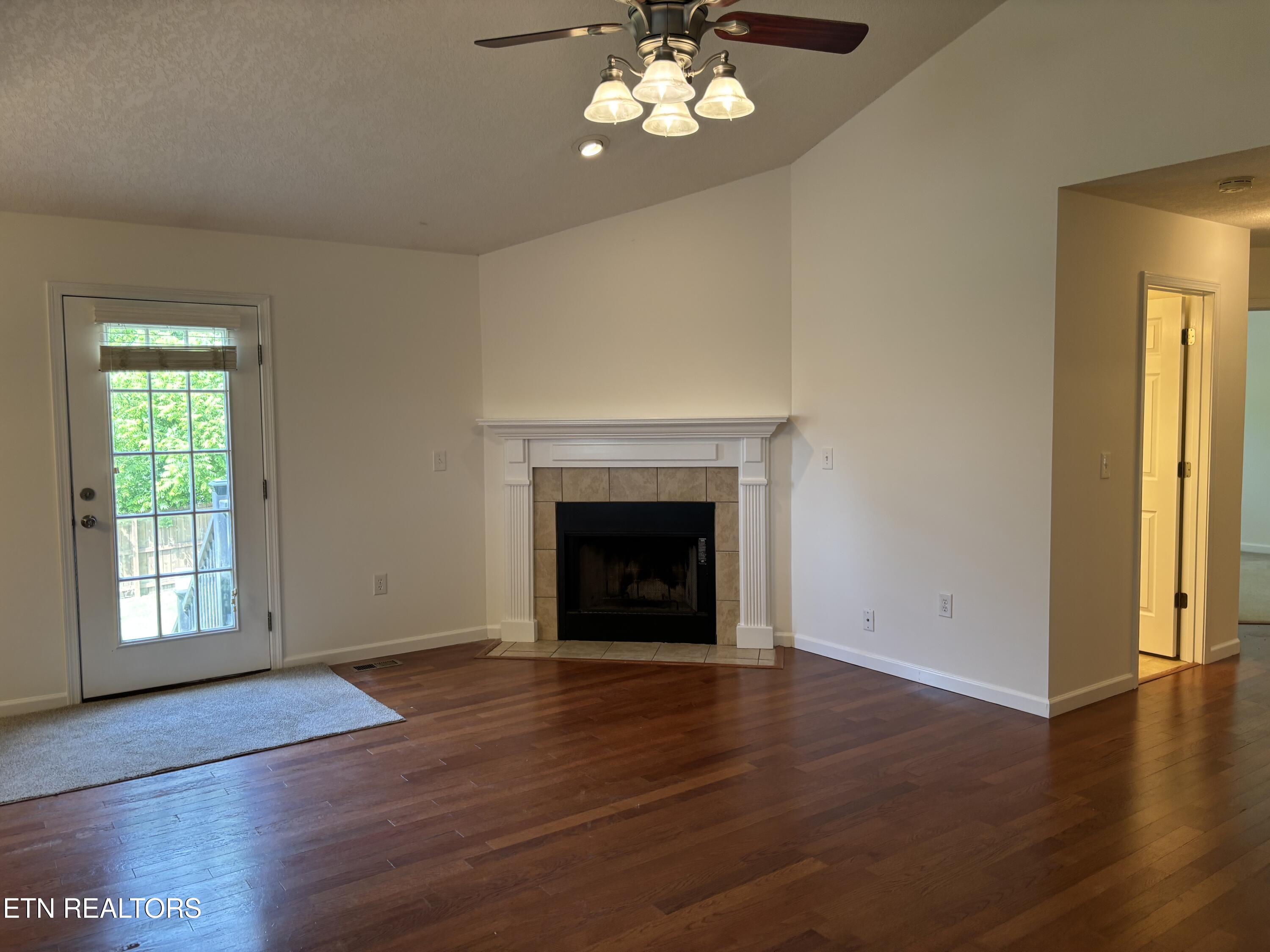 2043 Bluebonnet Drive Mascot TN 37806