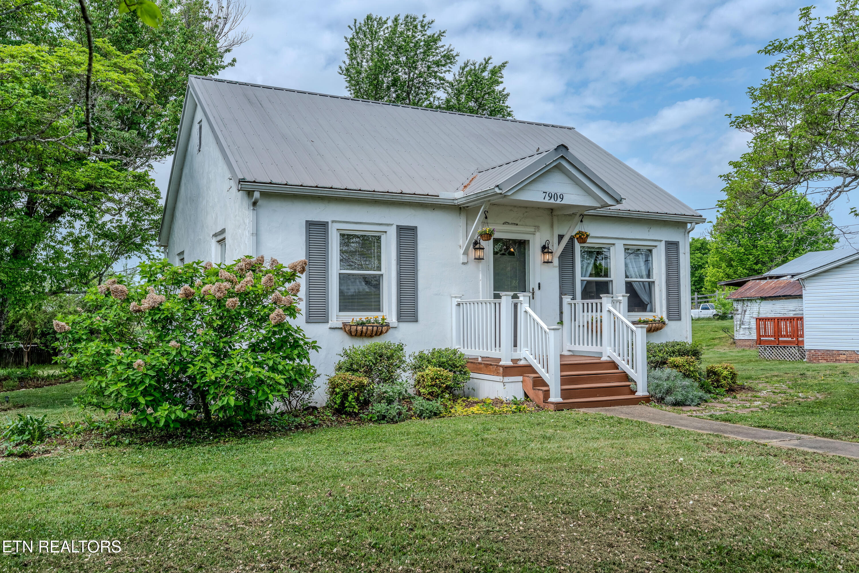 7909 Harmon Road Powell TN 37849