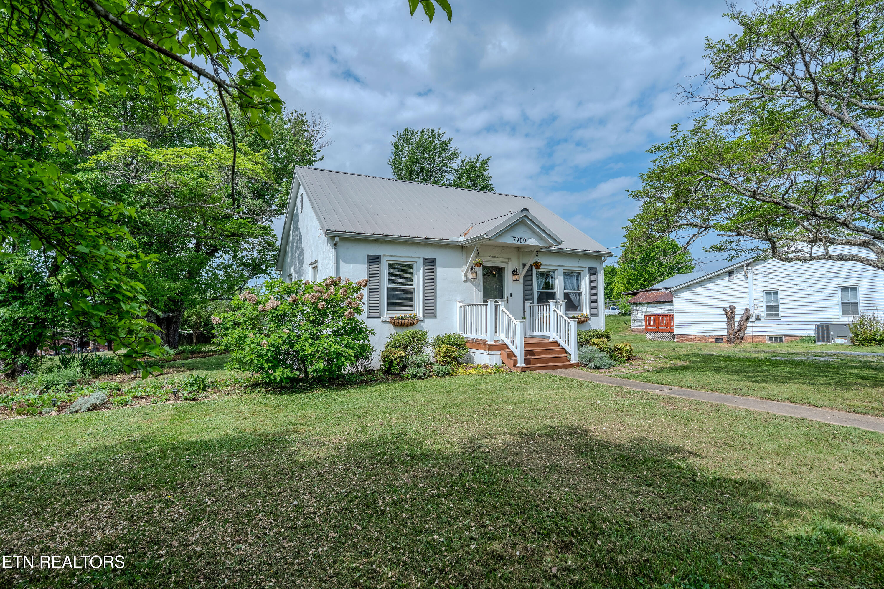 7909 Harmon Road Powell TN 37849