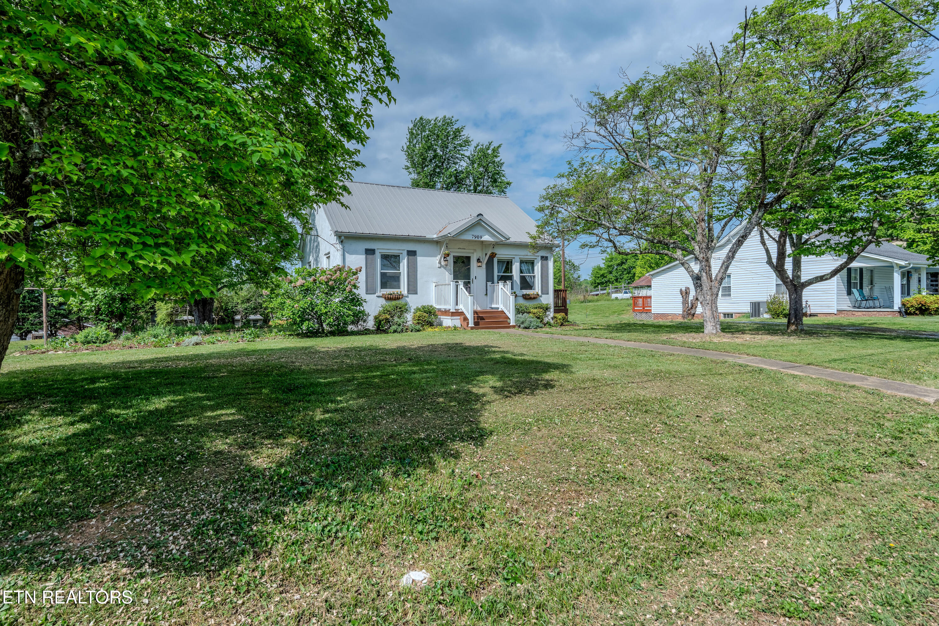 7909 Harmon Road Powell TN 37849