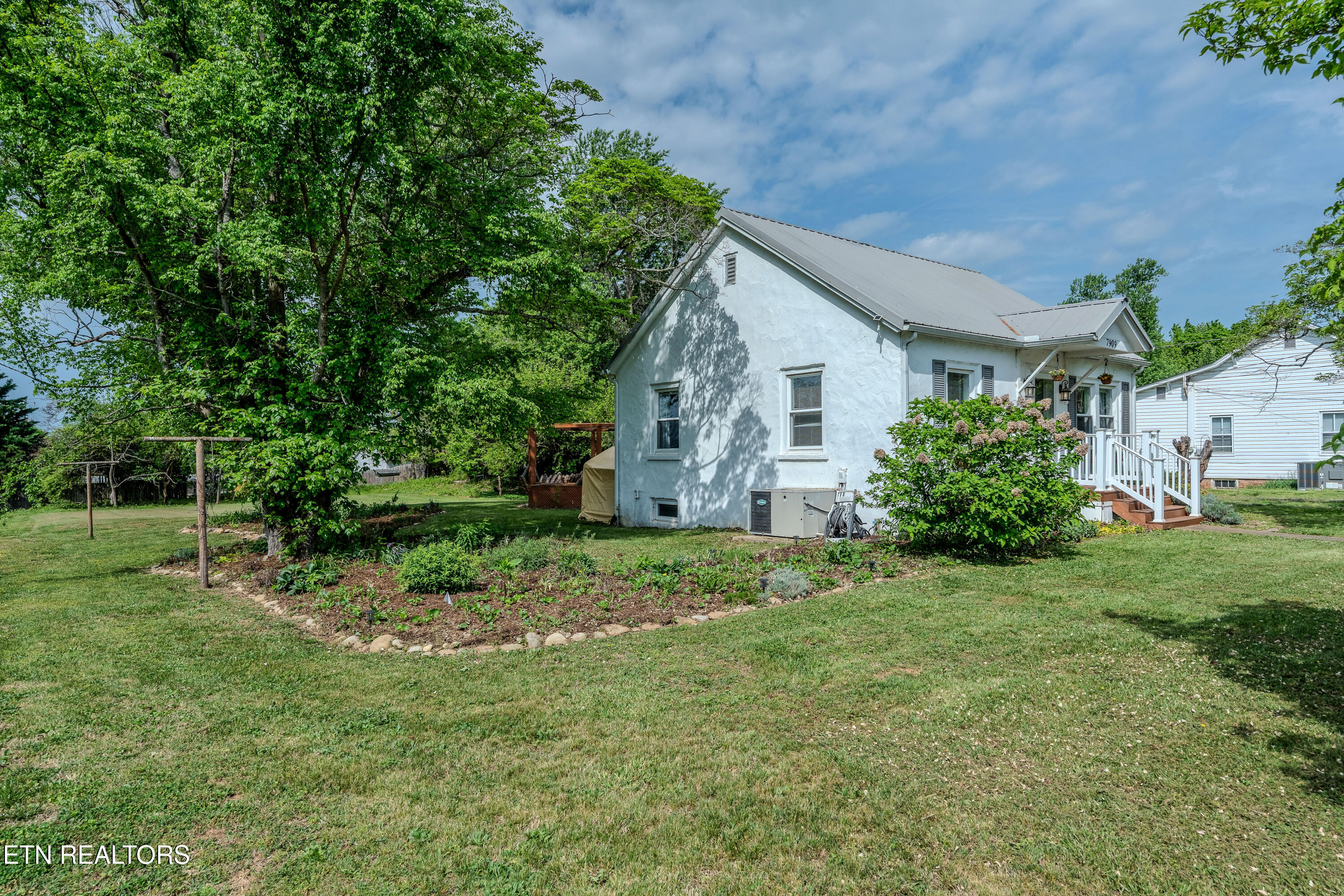 7909 Harmon Road Powell TN 37849