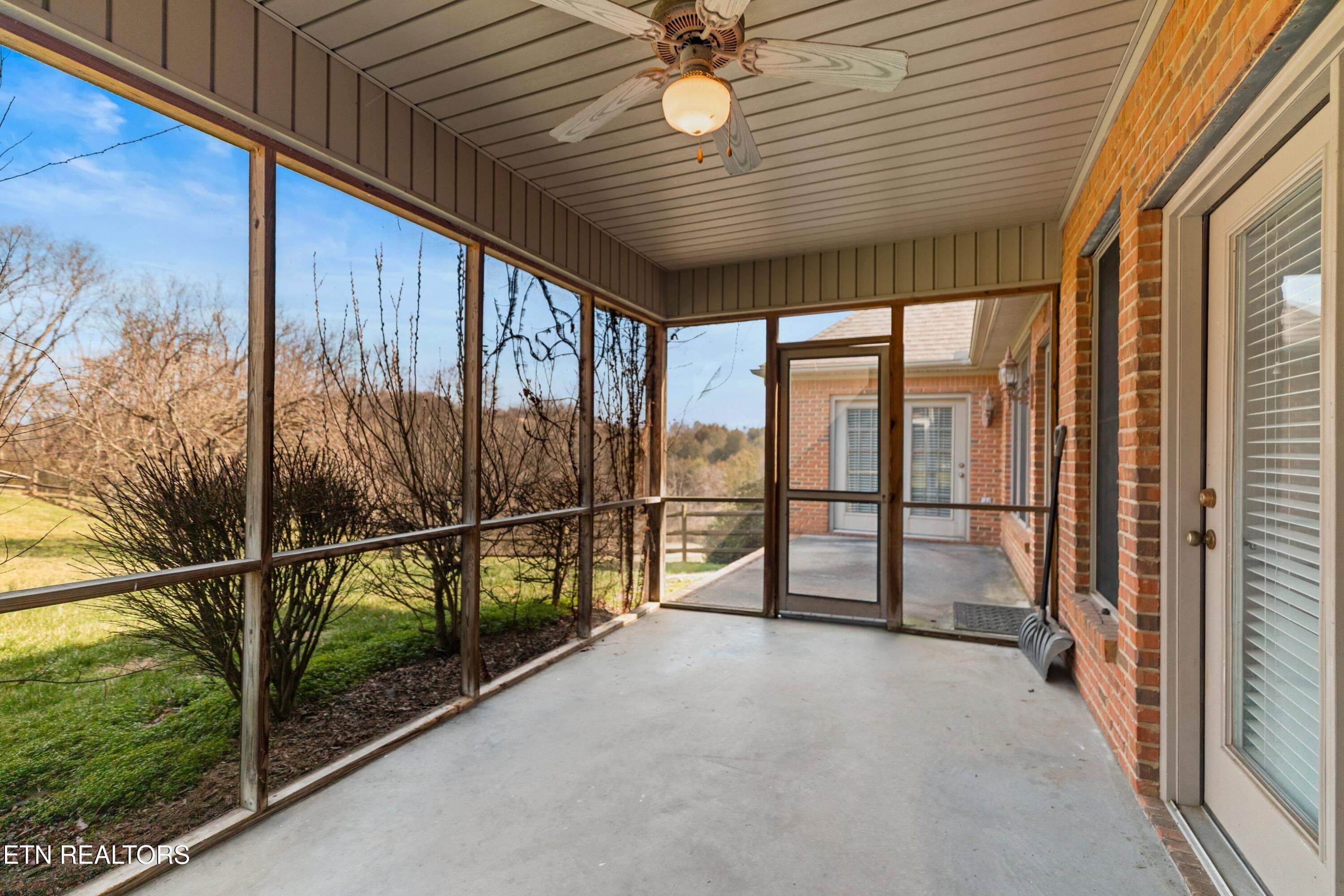1141 Carolina Drive Dandridge TN 37725