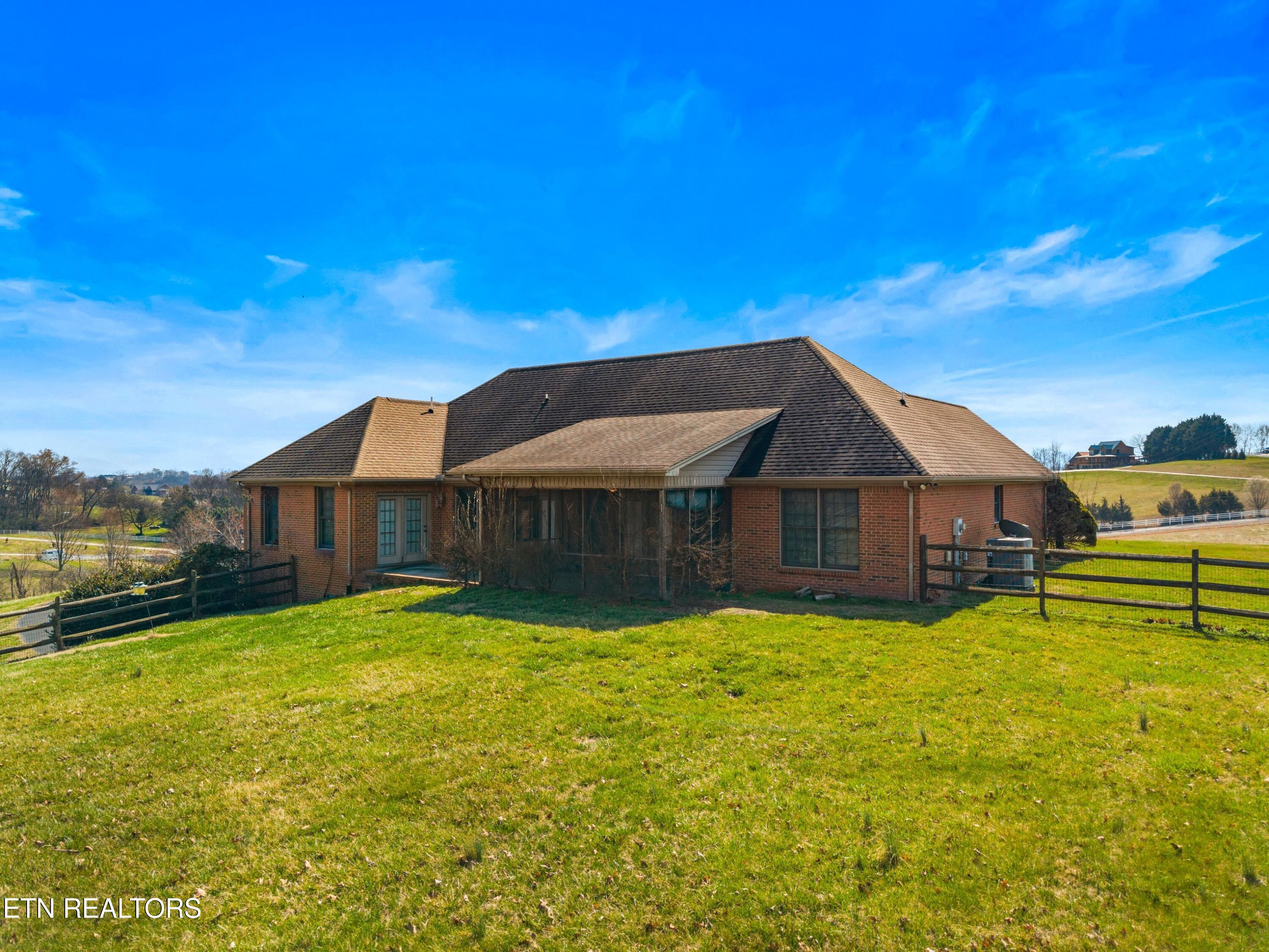 1141 Carolina Drive Dandridge TN 37725