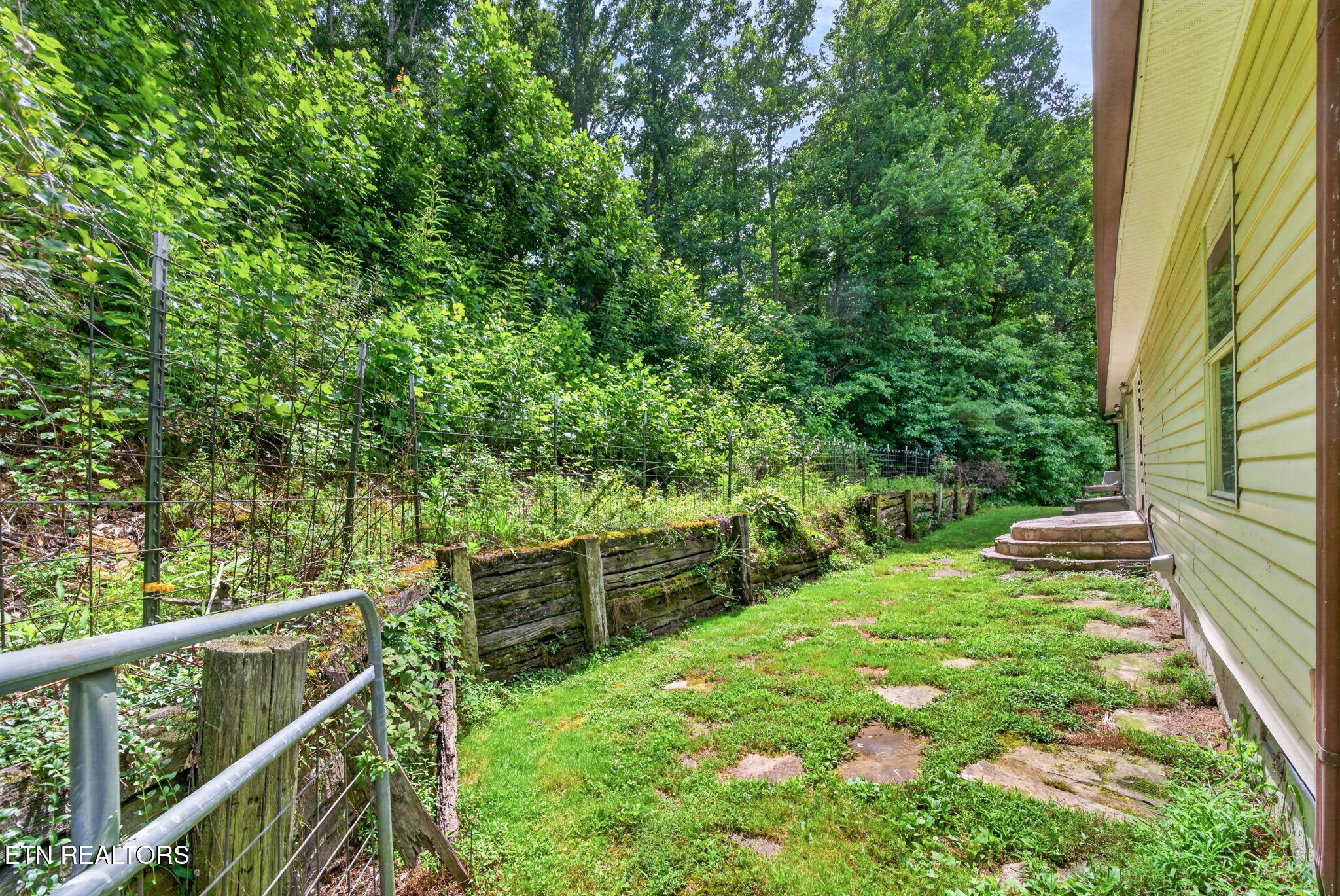 725 Old Flynns Cove Road Crossville TN 38572