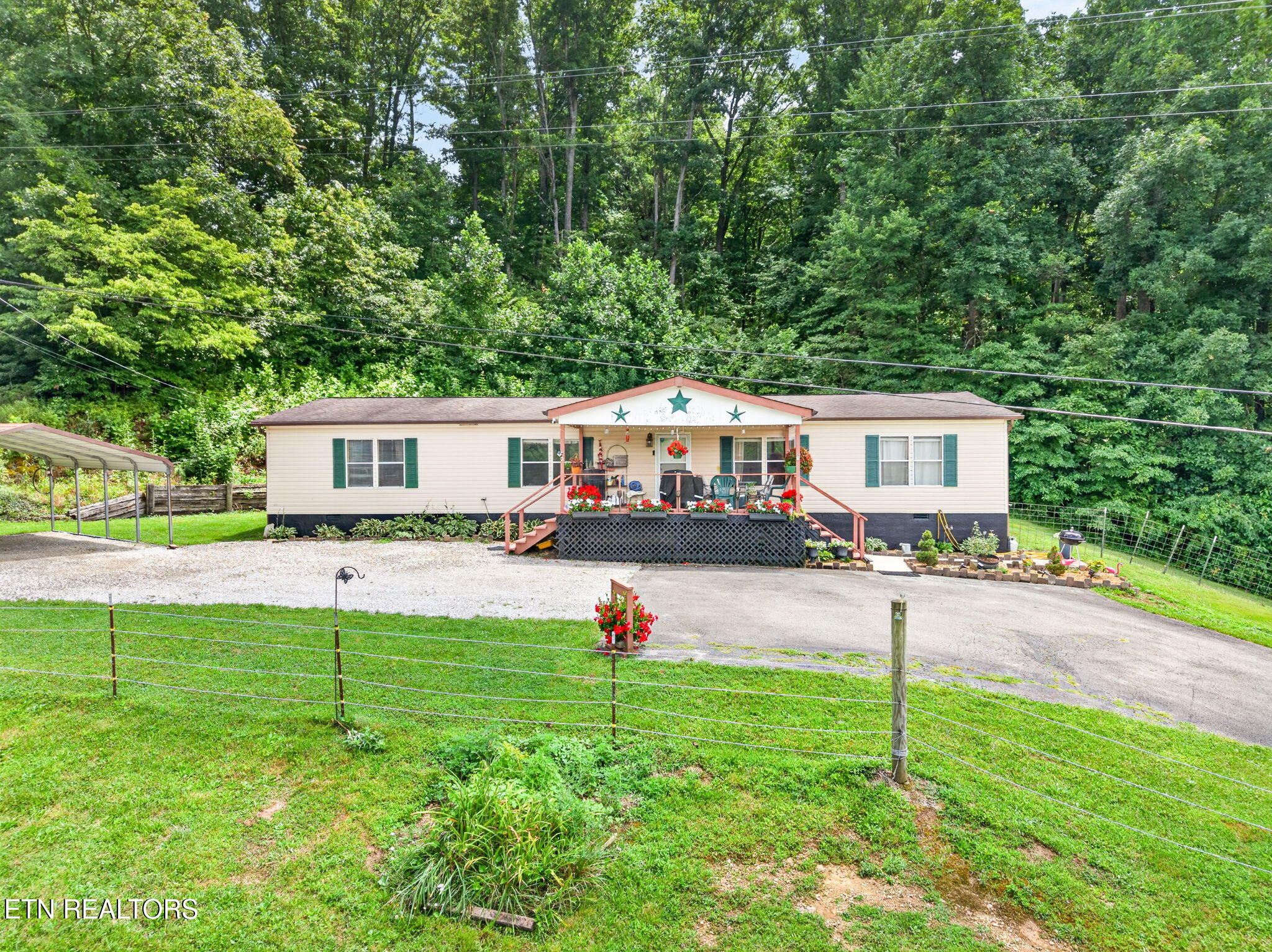 725 Old Flynns Cove Road Crossville TN 38572