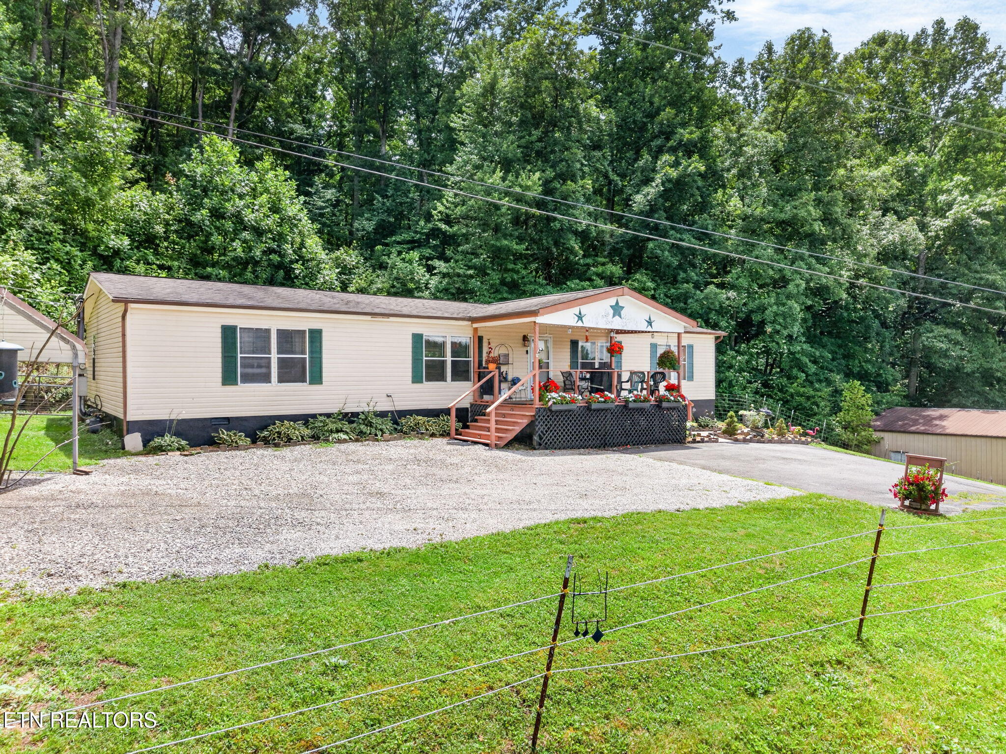725 Old Flynns Cove Road Crossville TN 38572
