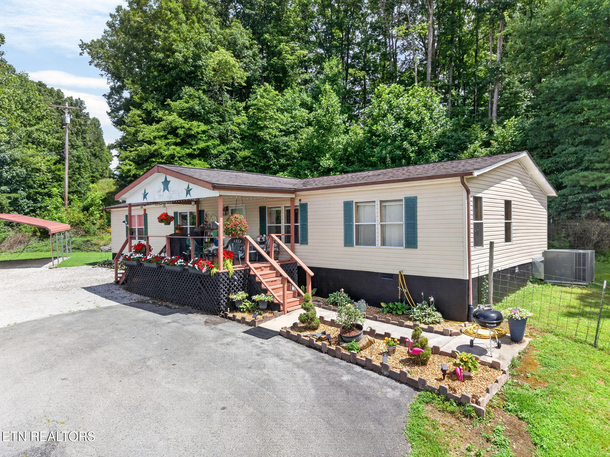 725 Old Flynns Cove Road Crossville TN 38572