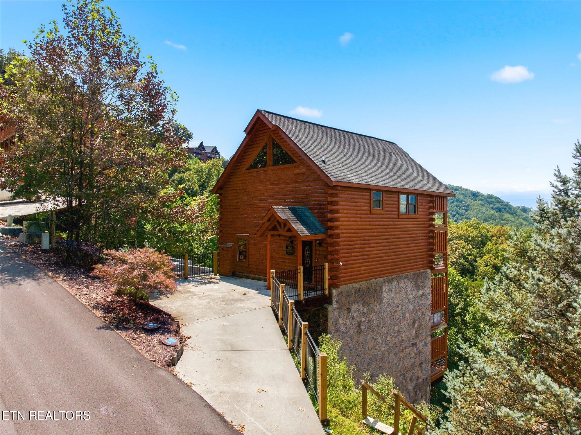 914 Black Bear Cub Way Sevierville TN 37862