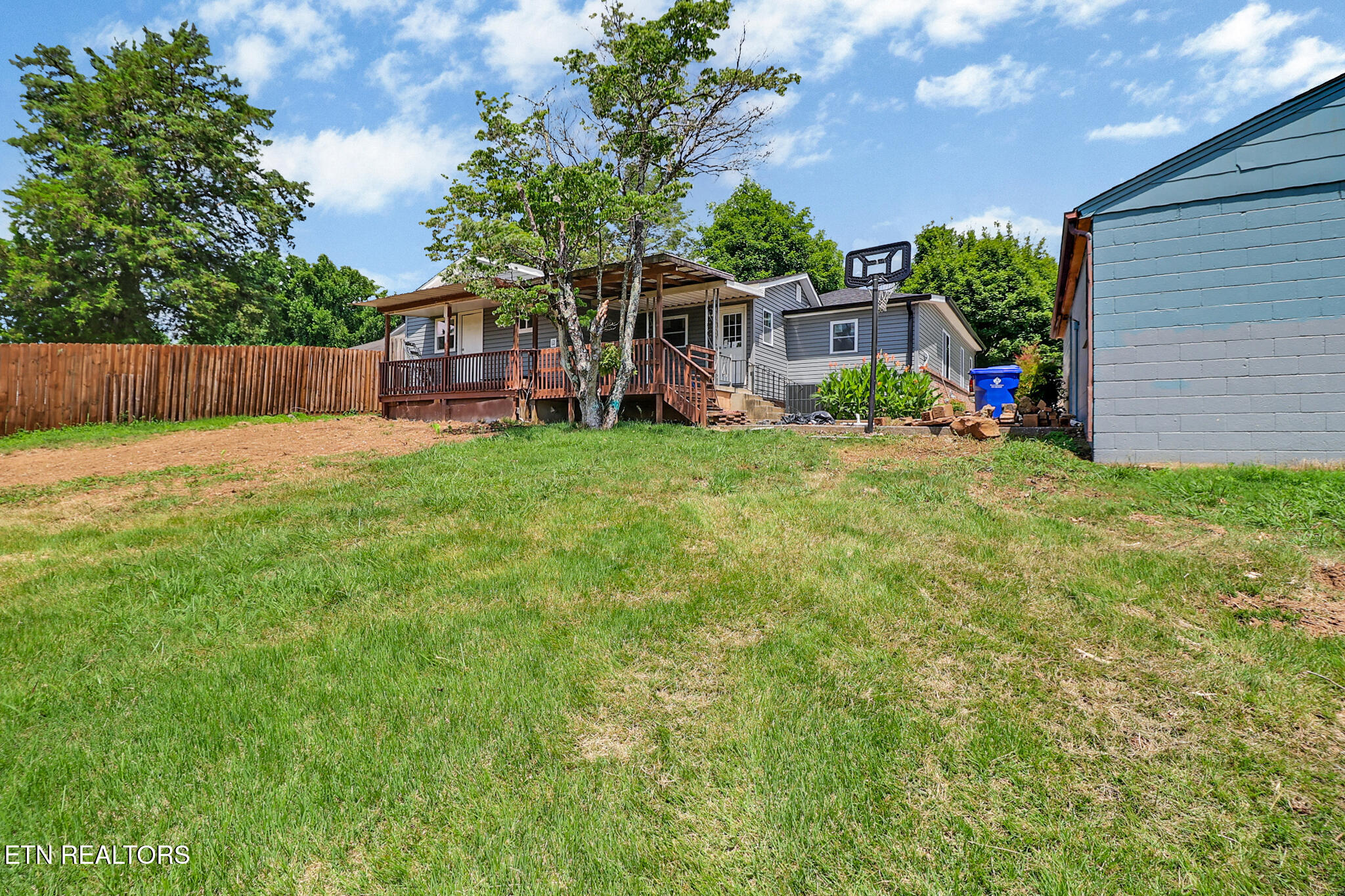 436 Maple Street Harriman TN 37748
