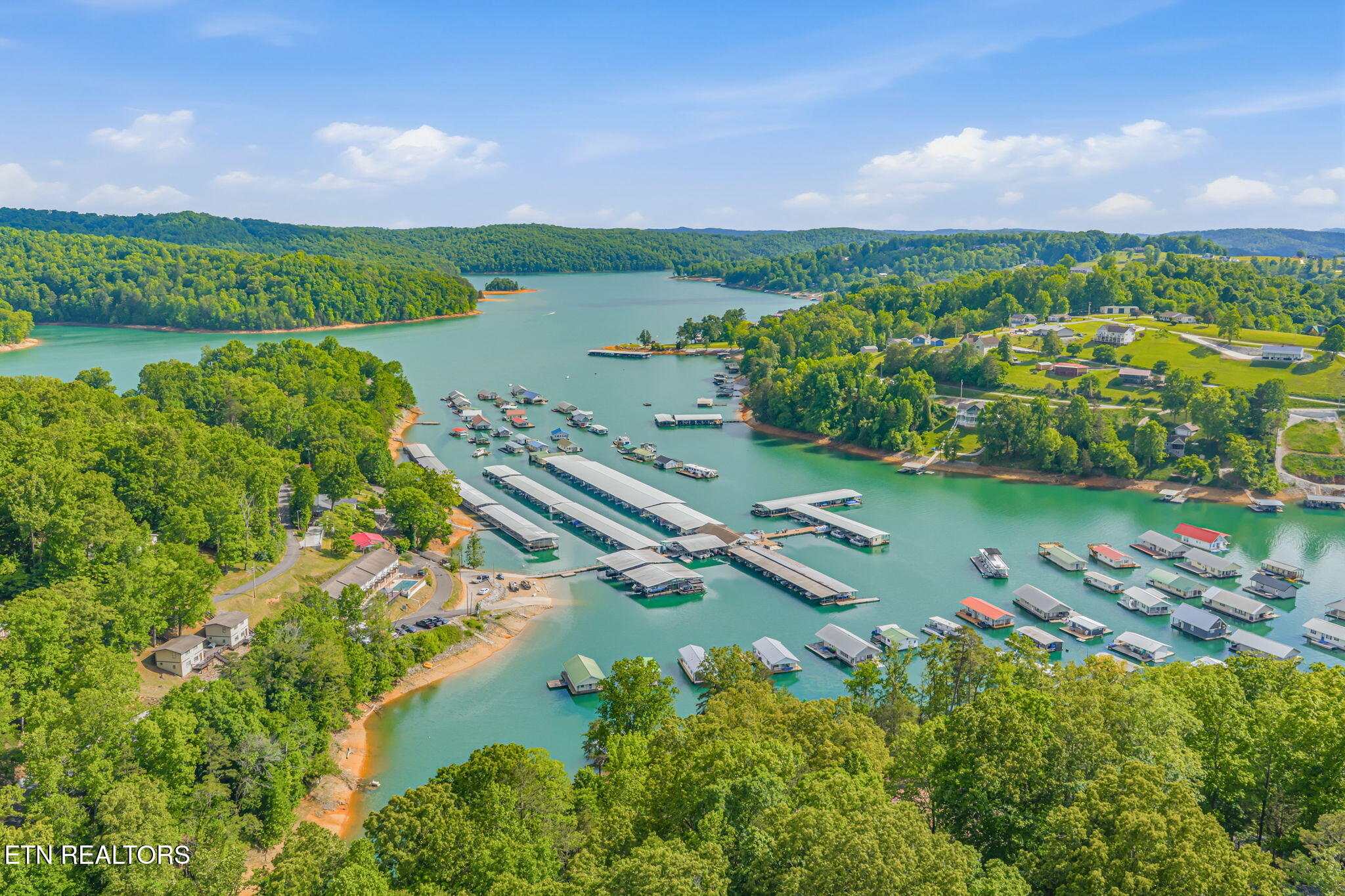 195 Kennedys Loop Lafollette TN 37766