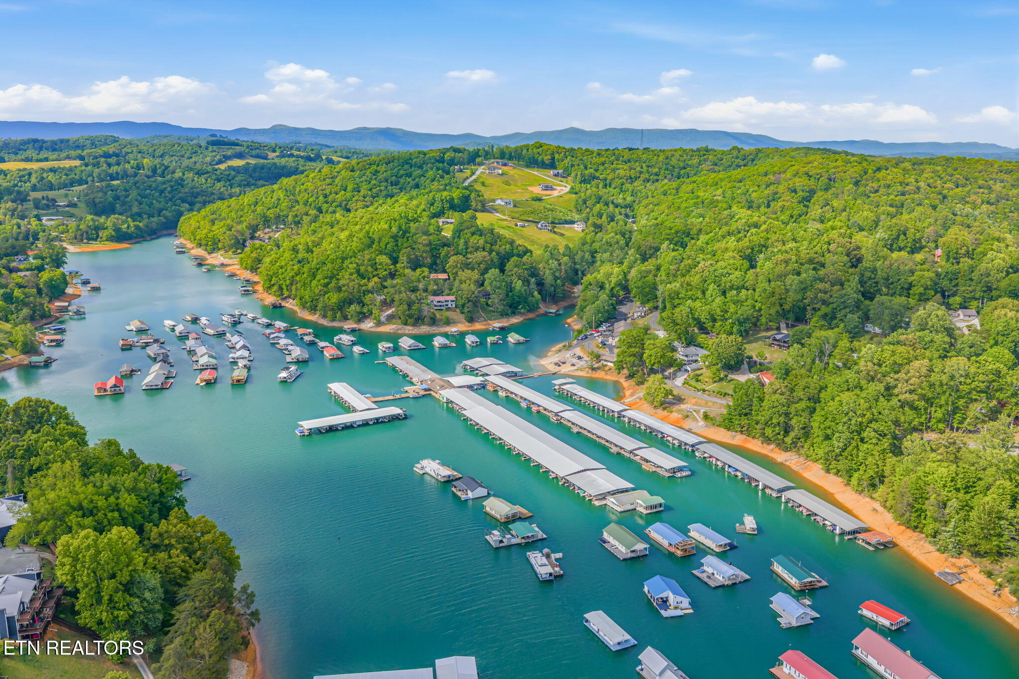 195 Kennedys Loop Lafollette TN 37766