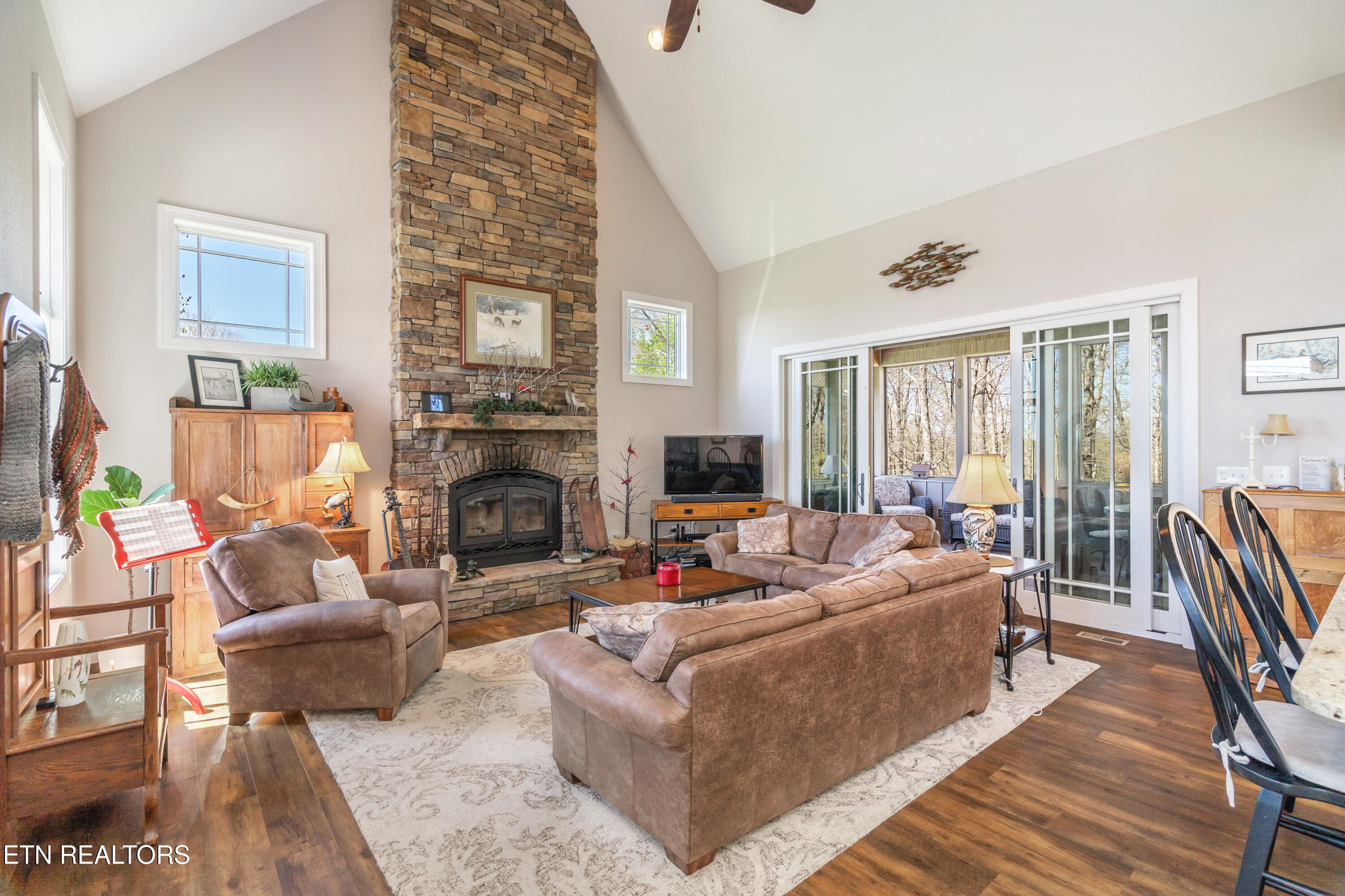 195 Kennedys Loop Lafollette TN 37766