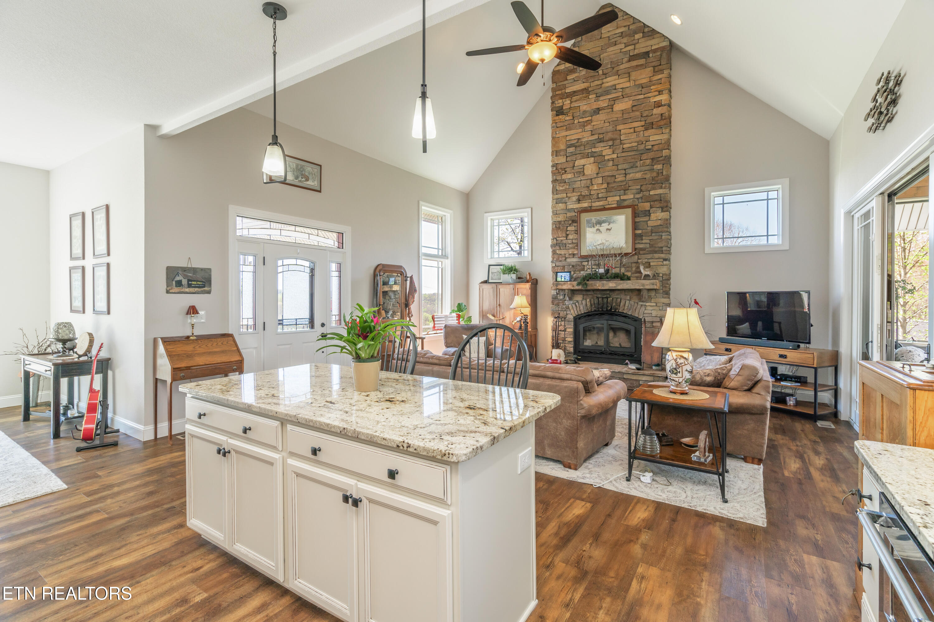 195 Kennedys Loop Lafollette TN 37766