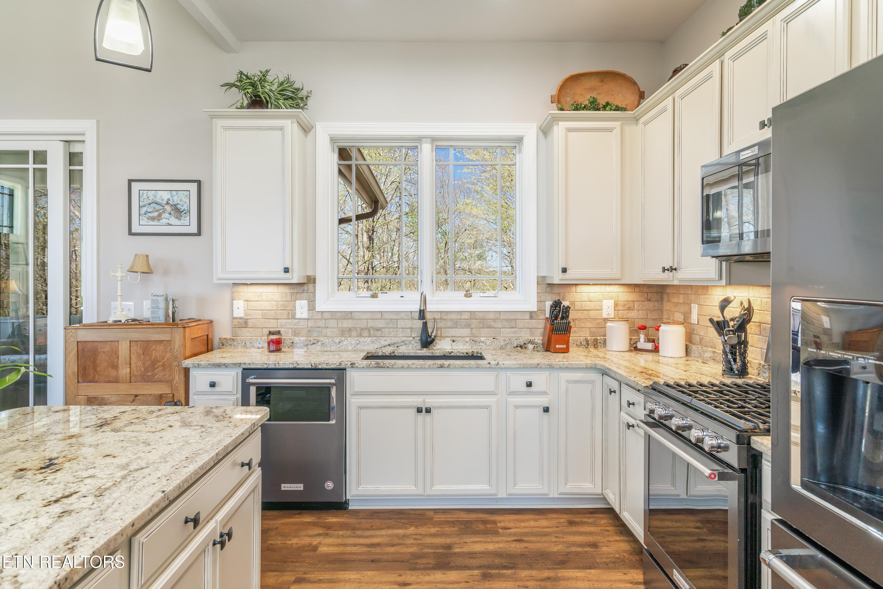 195 Kennedys Loop Lafollette TN 37766