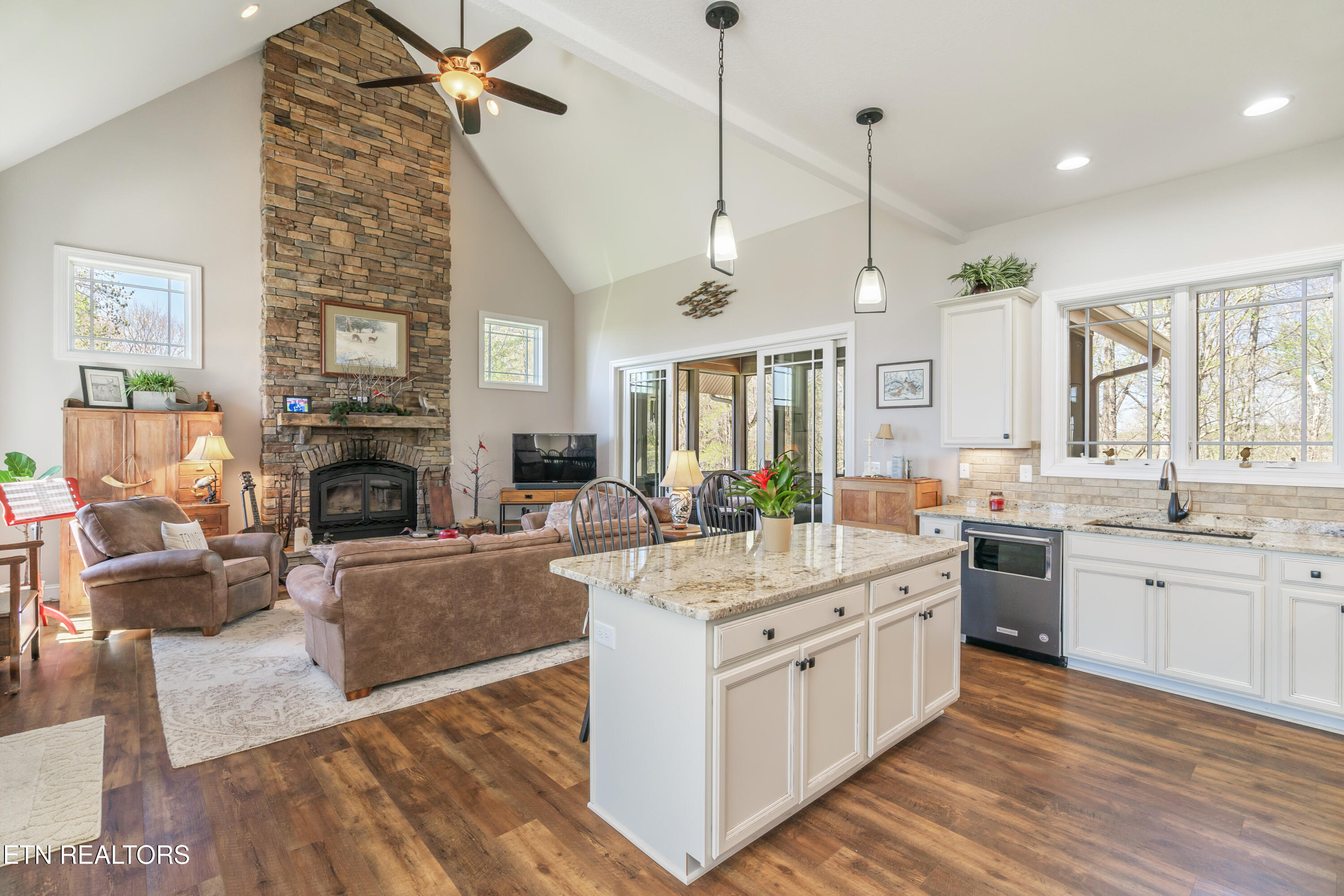 195 Kennedys Loop Lafollette TN 37766