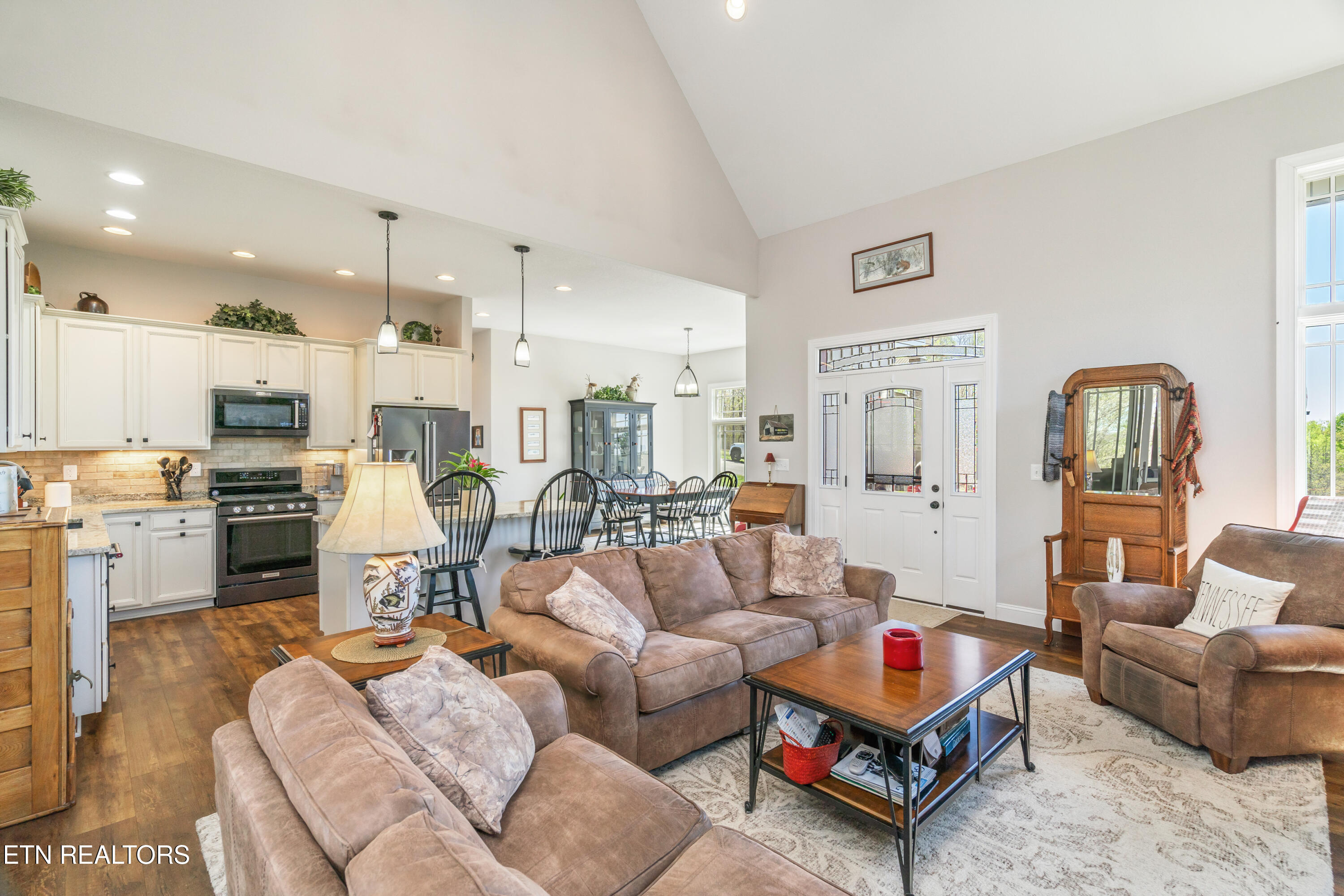 195 Kennedys Loop Lafollette TN 37766
