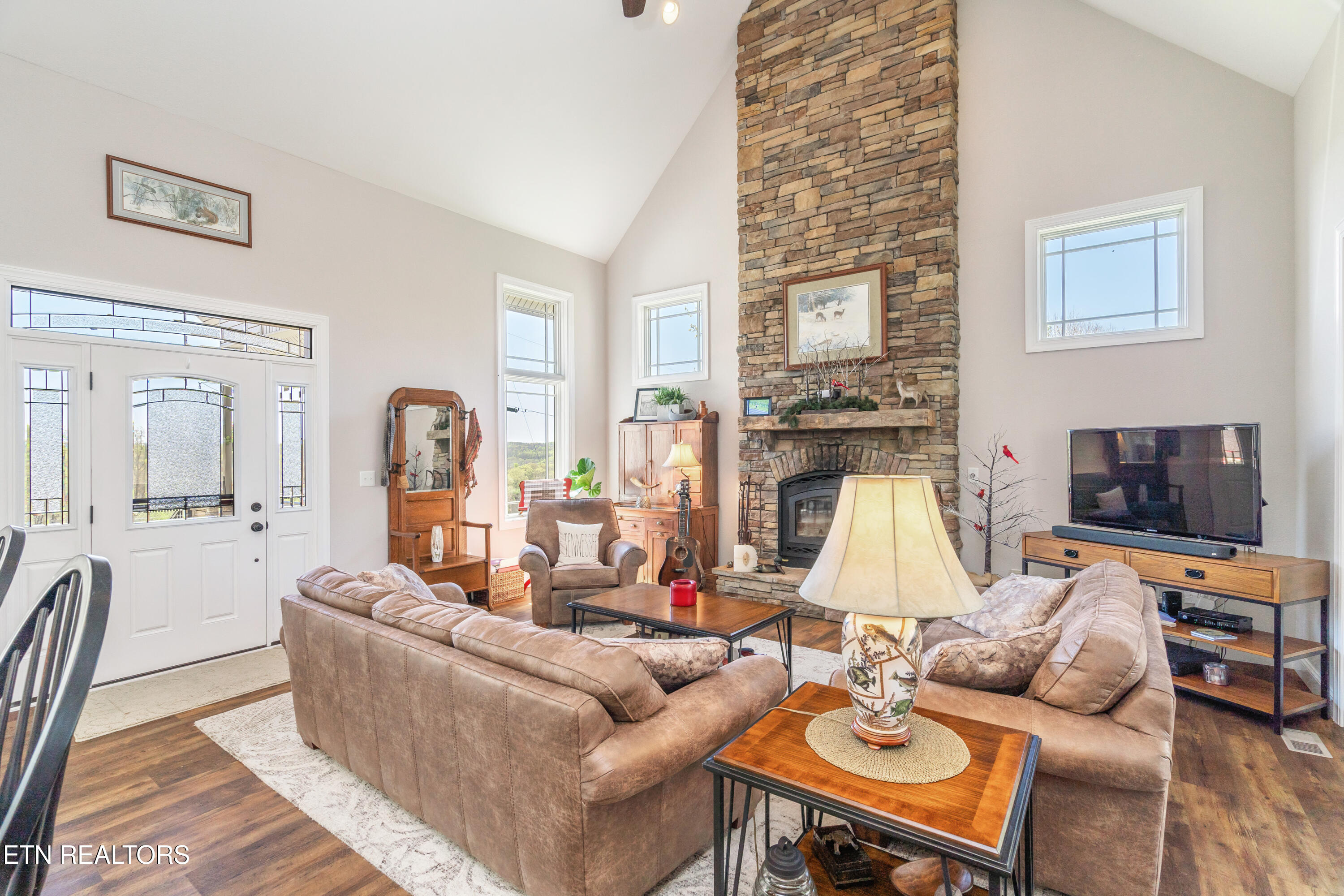 195 Kennedys Loop Lafollette TN 37766