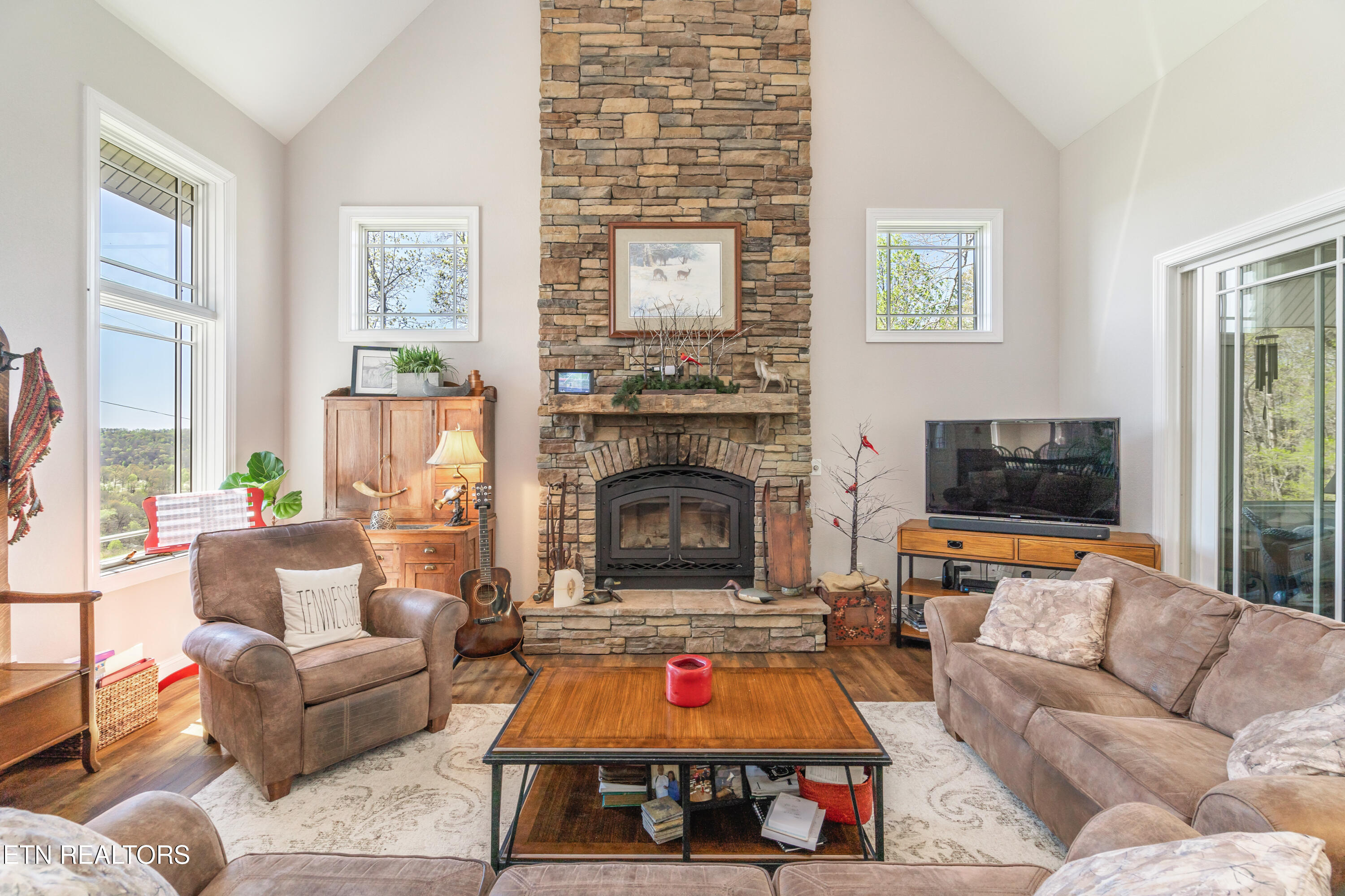 195 Kennedys Loop Lafollette TN 37766