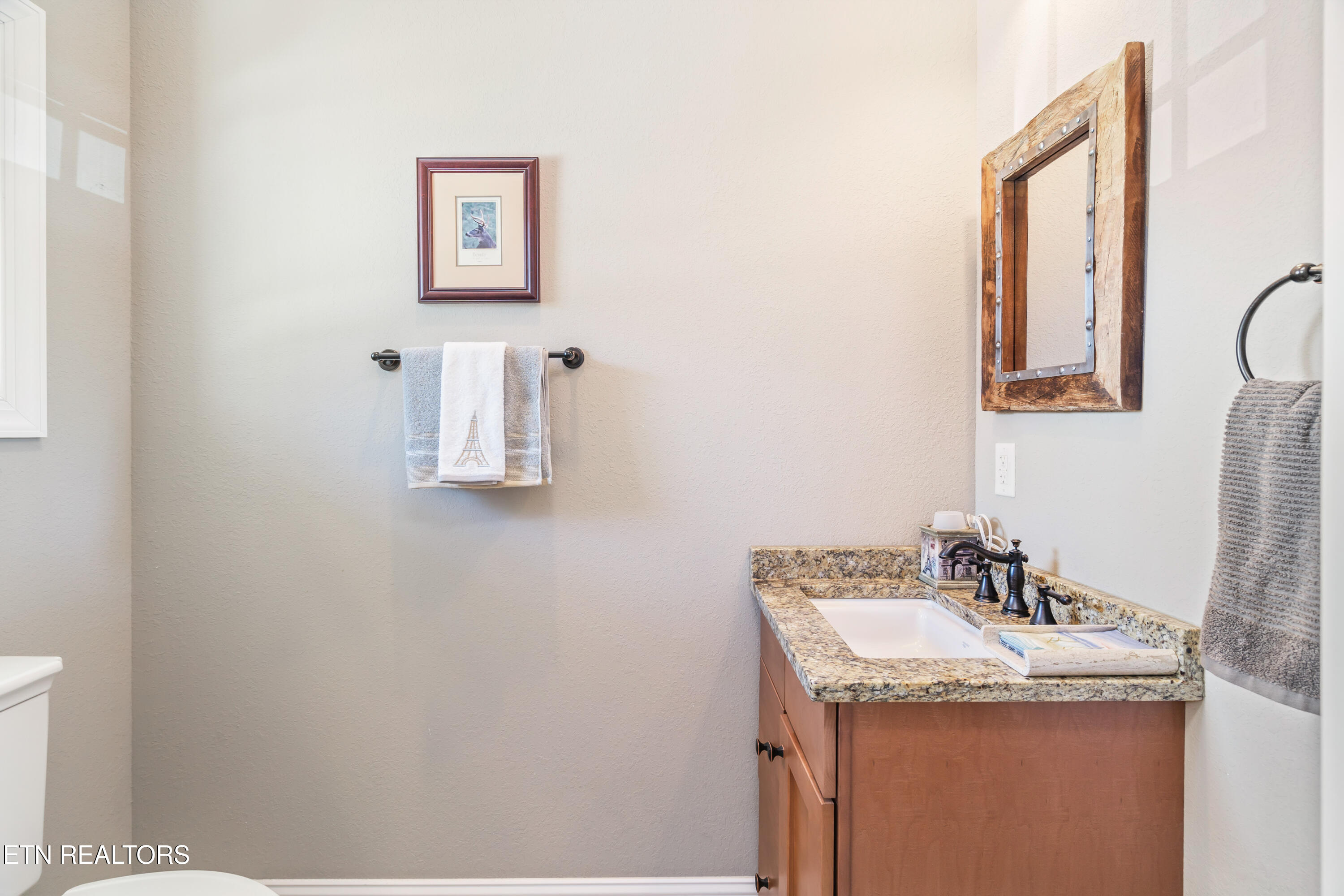 195 Kennedys Loop Lafollette TN 37766