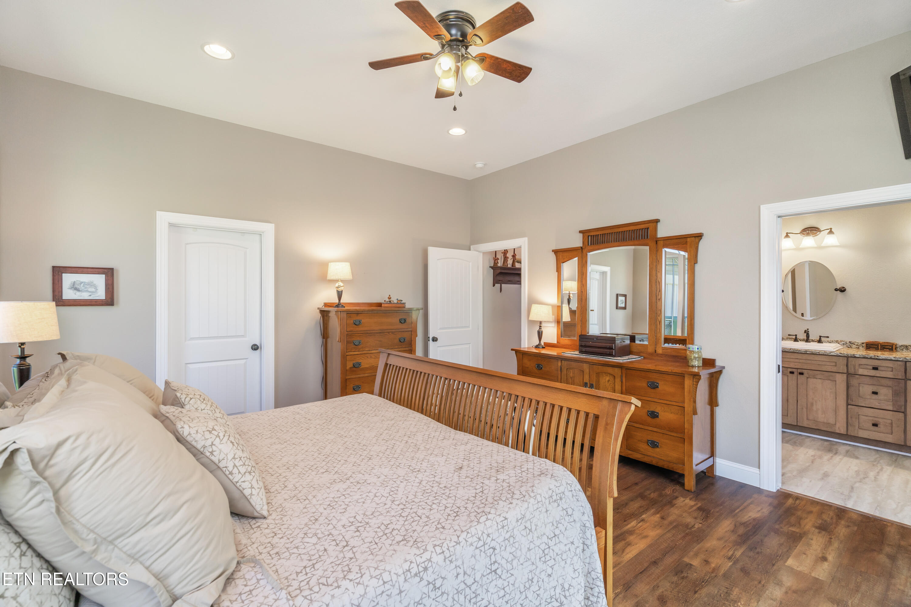 195 Kennedys Loop Lafollette TN 37766