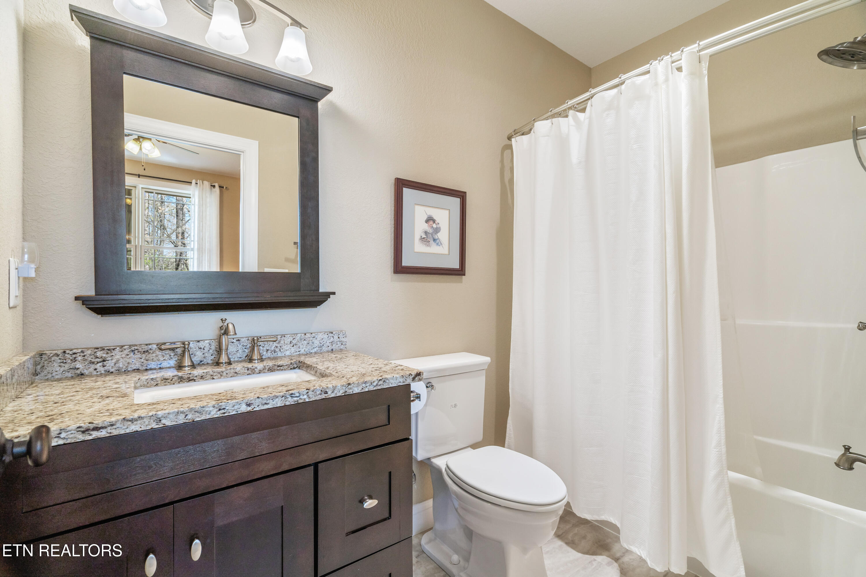195 Kennedys Loop Lafollette TN 37766