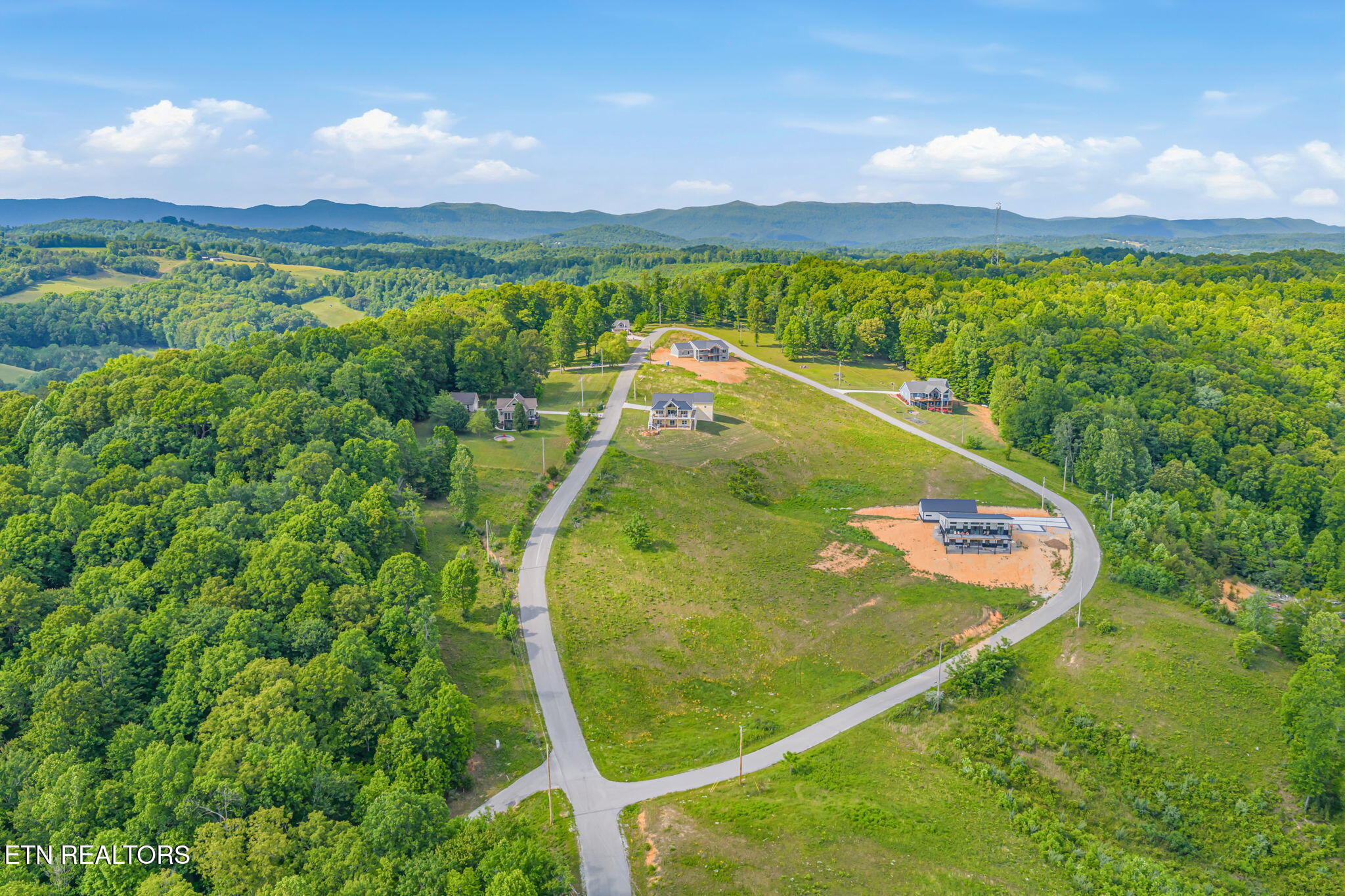 195 Kennedys Loop Lafollette TN 37766