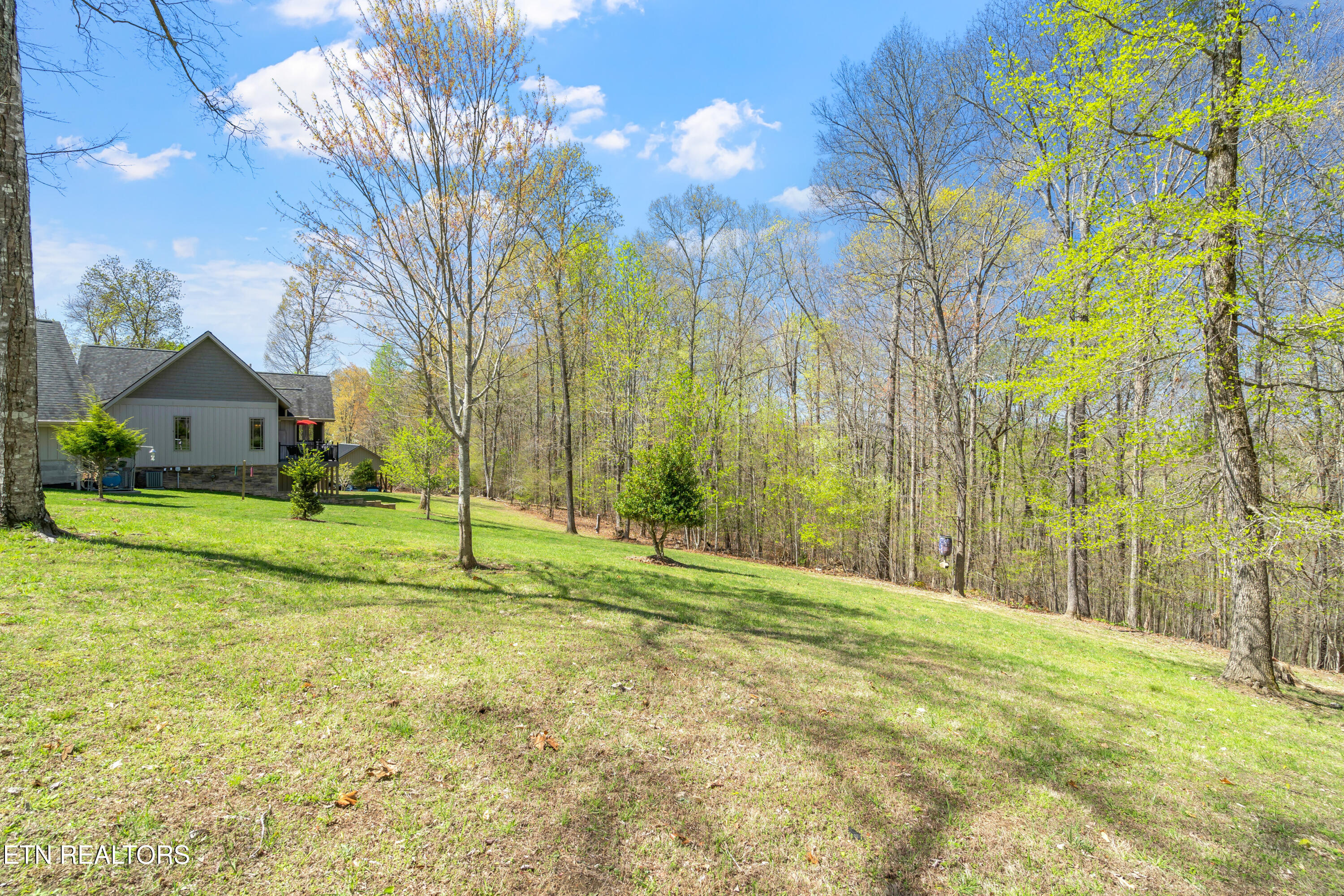 195 Kennedys Loop Lafollette TN 37766