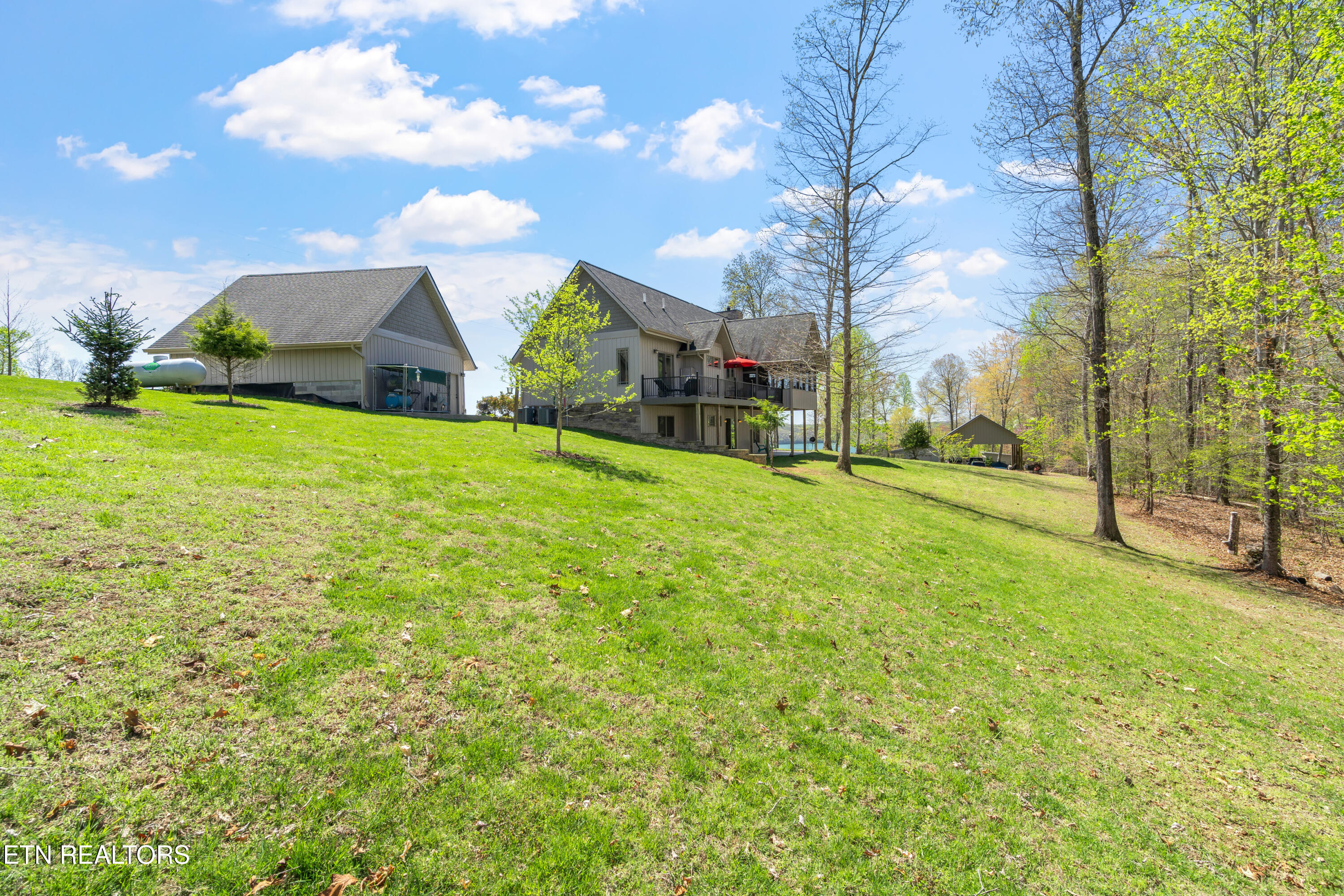 195 Kennedys Loop Lafollette TN 37766