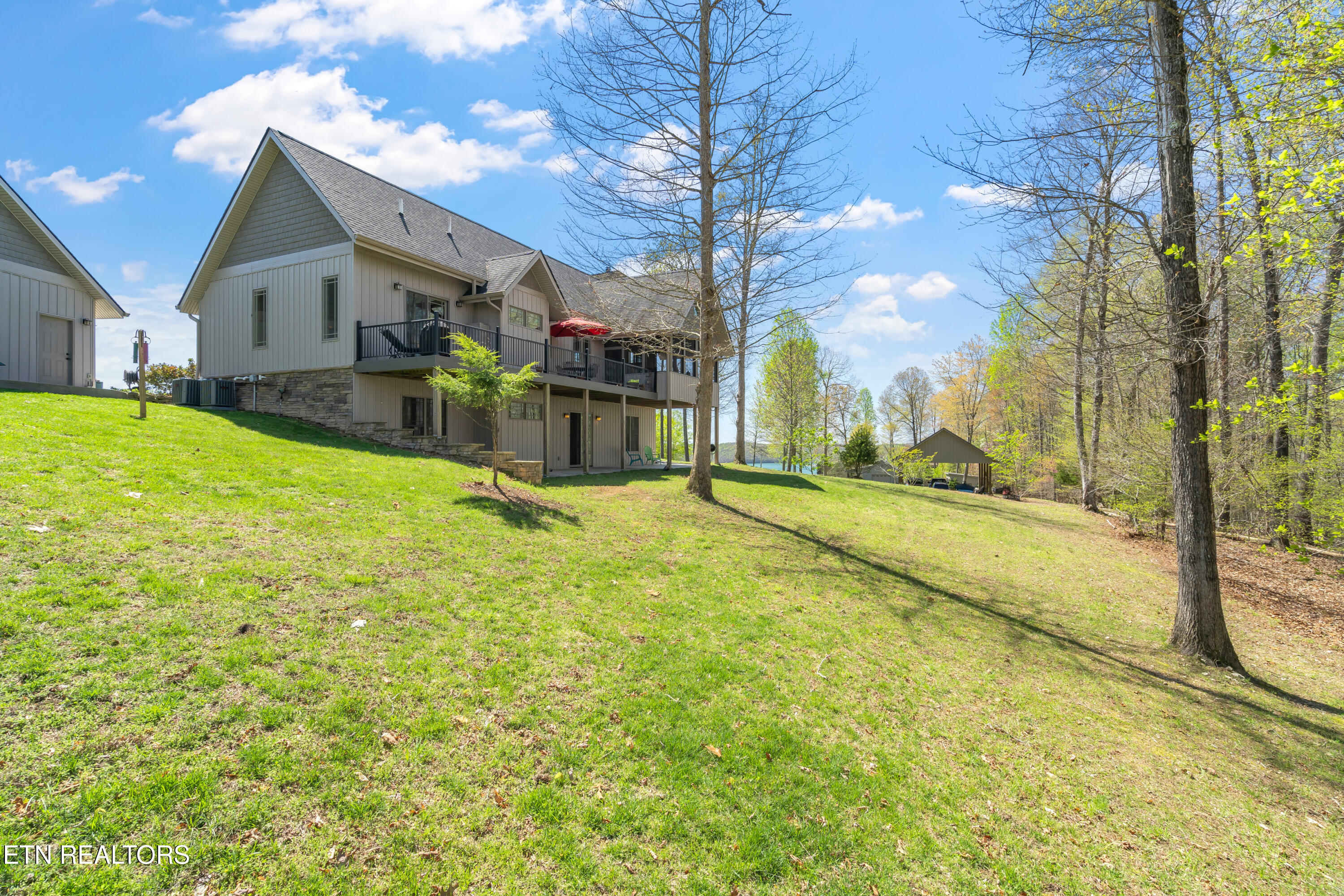 195 Kennedys Loop Lafollette TN 37766