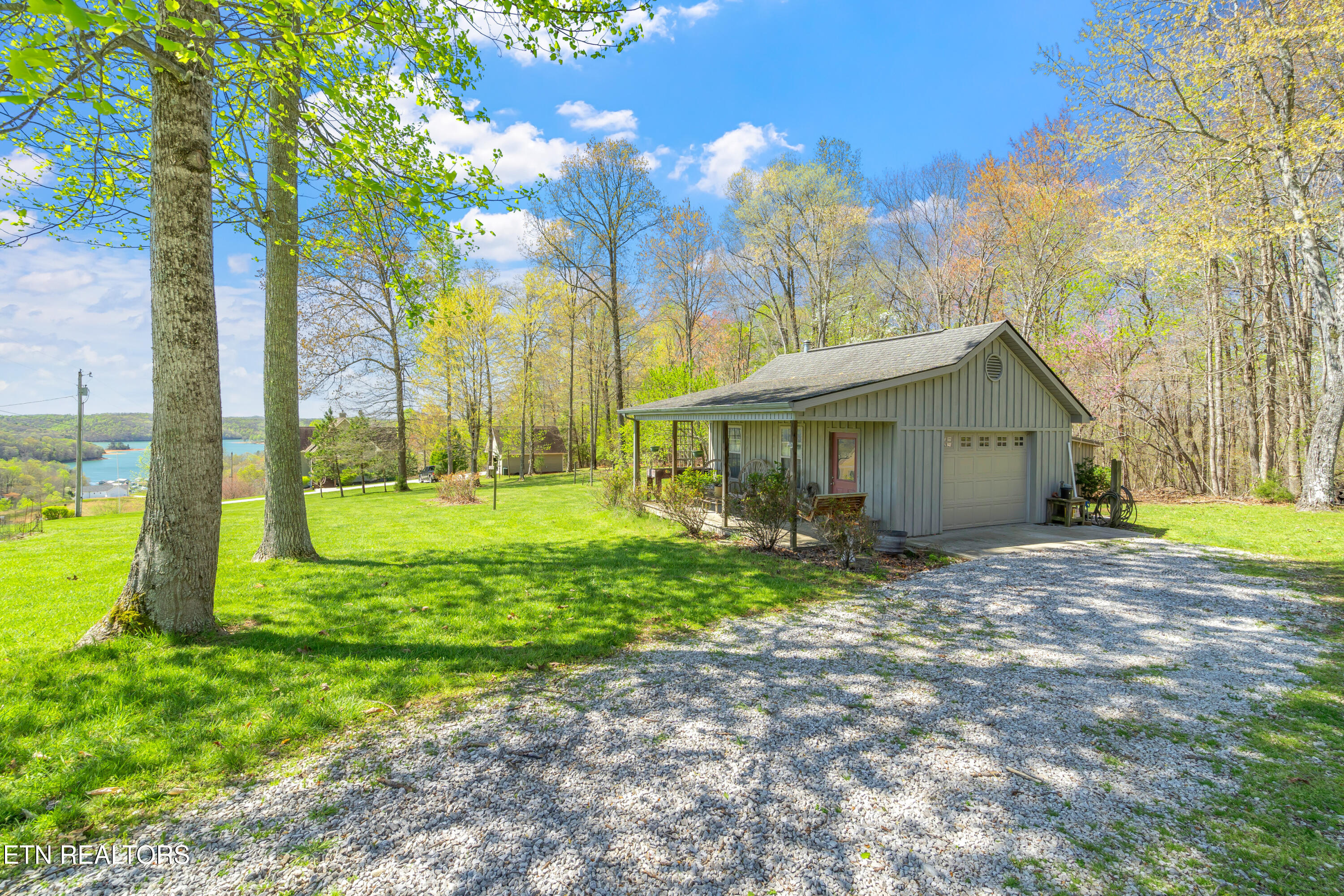 195 Kennedys Loop Lafollette TN 37766