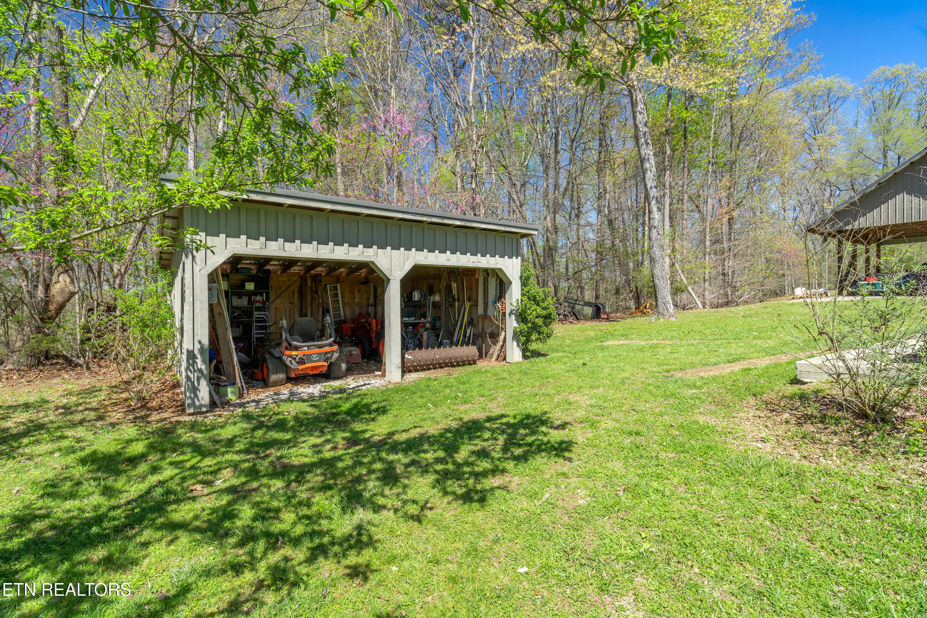 195 Kennedys Loop Lafollette TN 37766