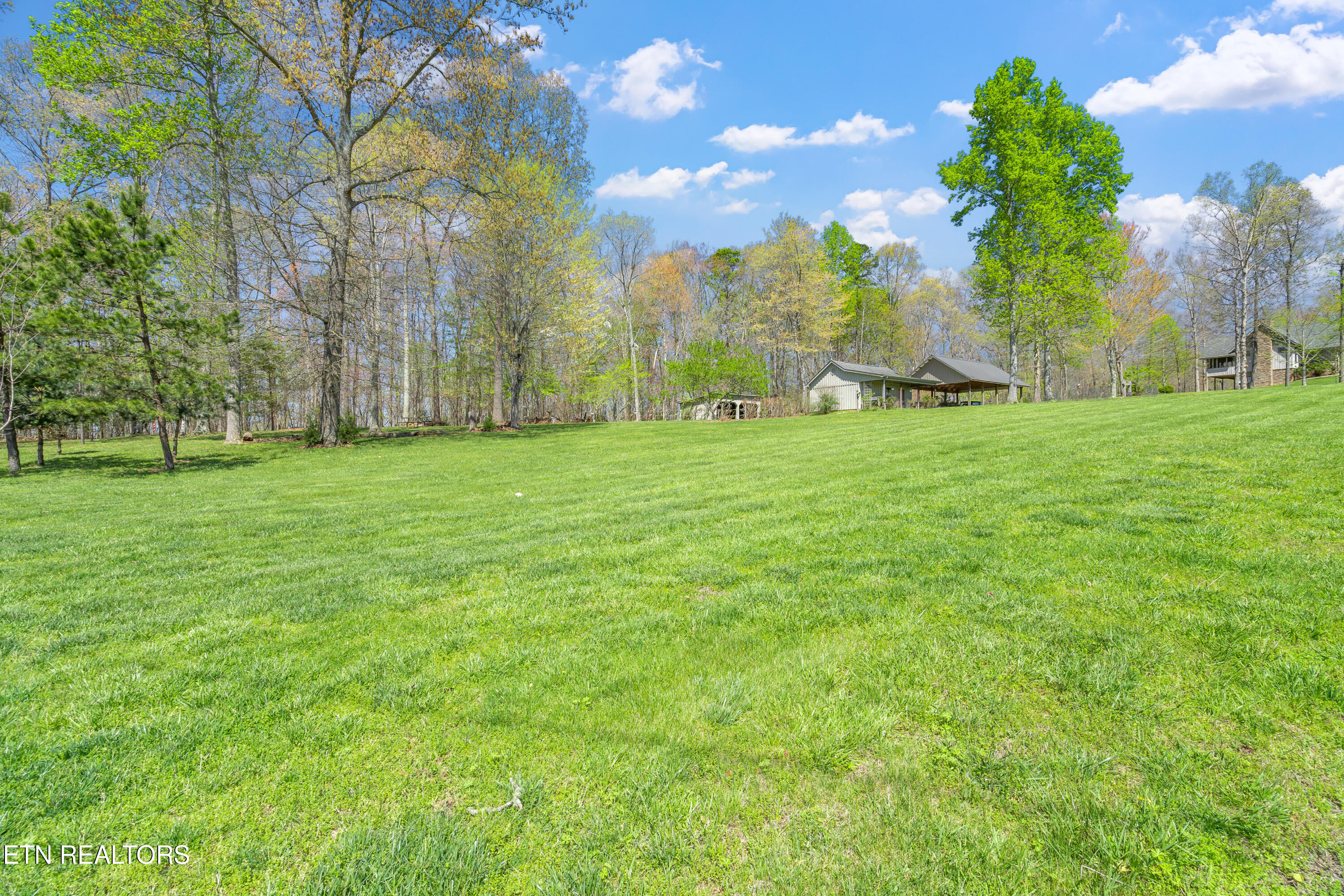 195 Kennedys Loop Lafollette TN 37766