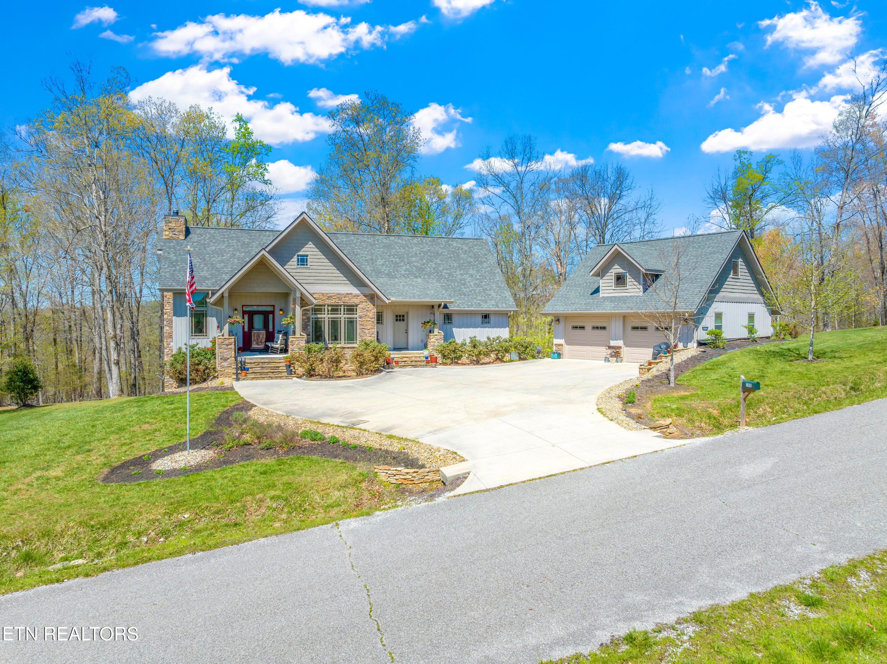 195 Kennedys Loop Lafollette TN 37766