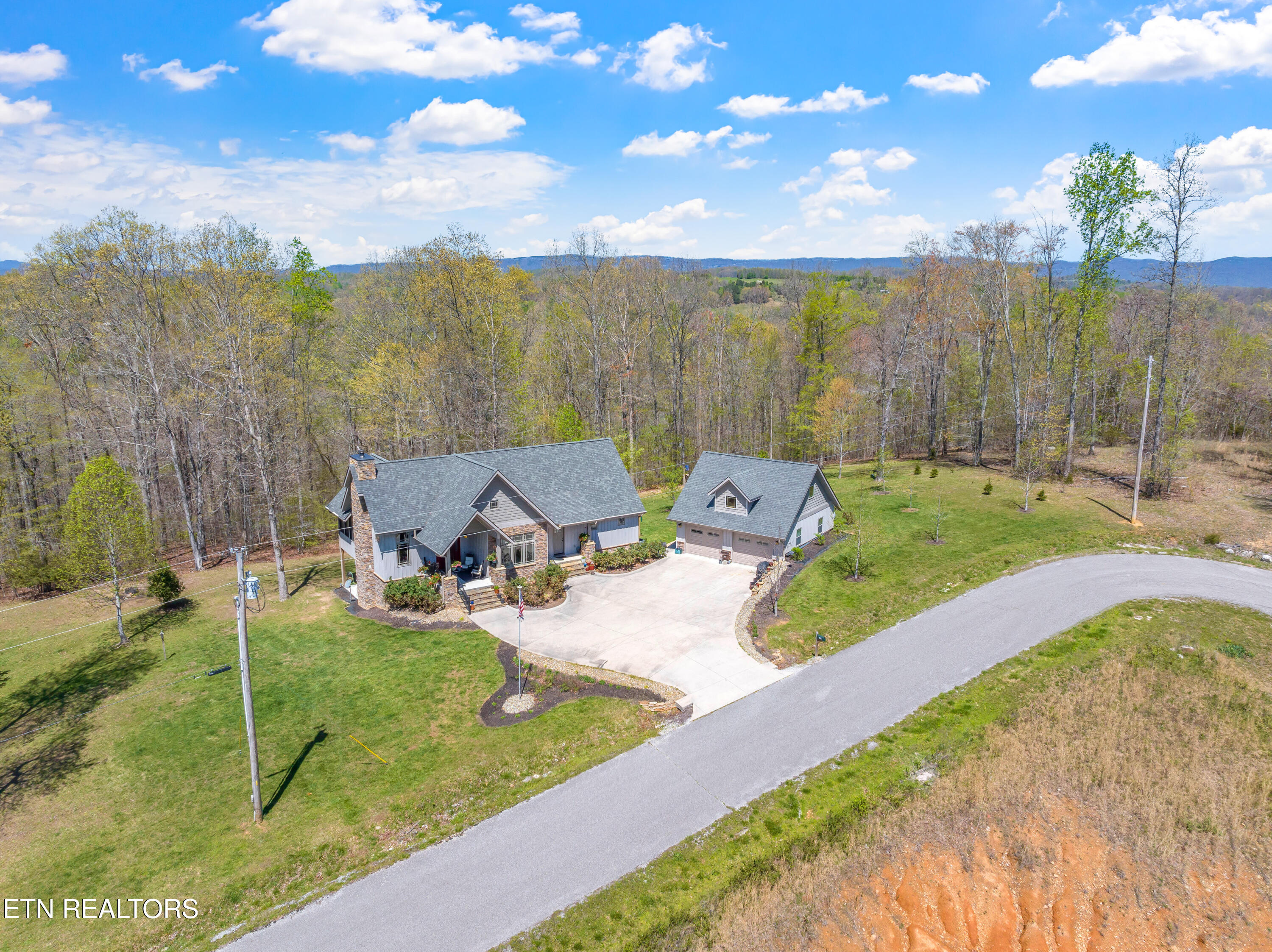 195 Kennedys Loop Lafollette TN 37766