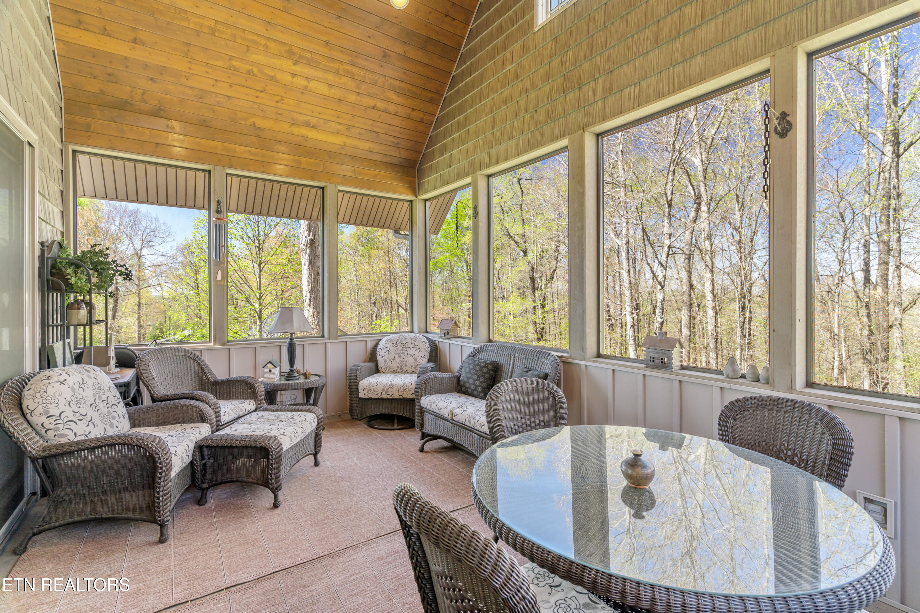195 Kennedys Loop Lafollette TN 37766