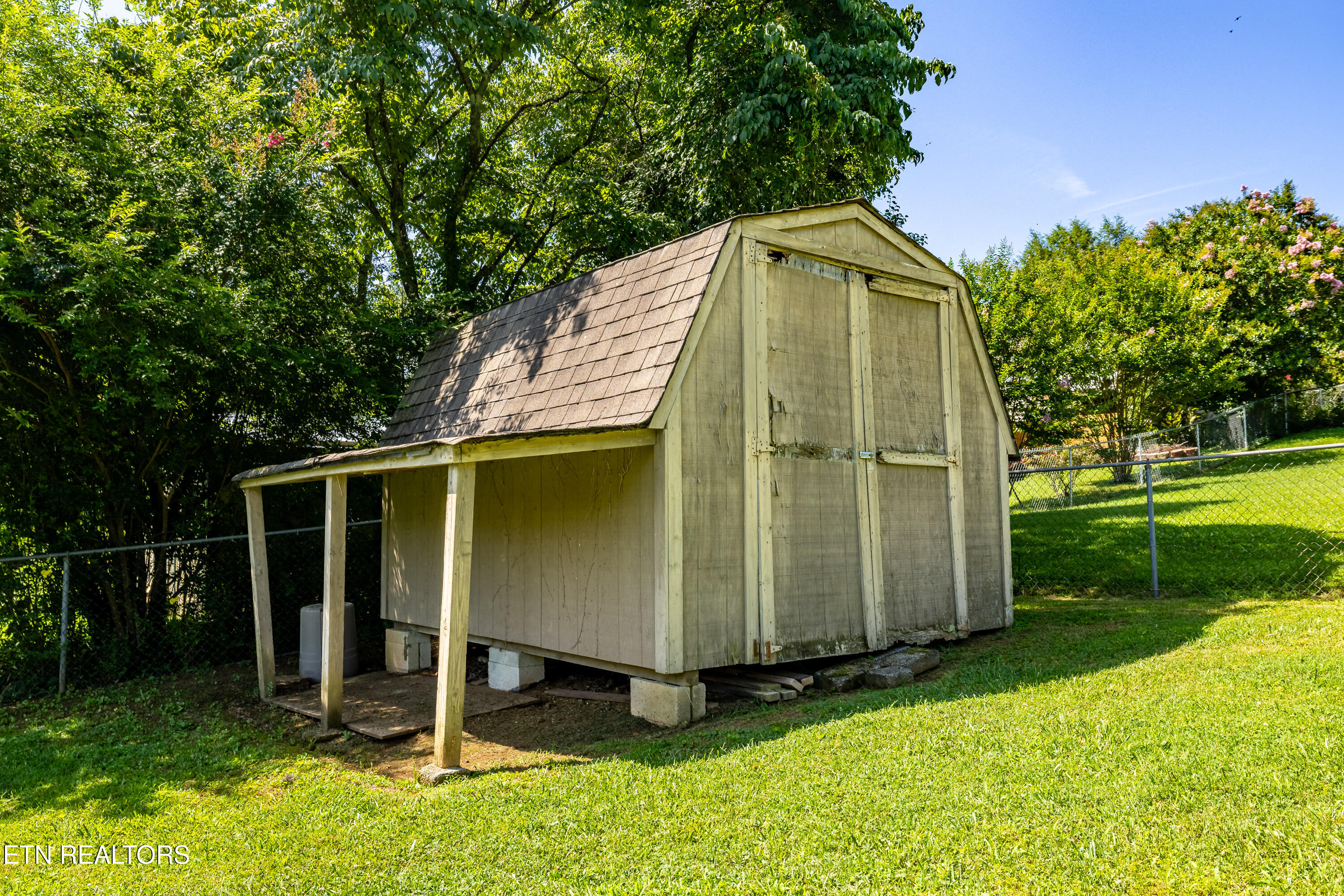 1208 Hoss Road Powell TN 37849