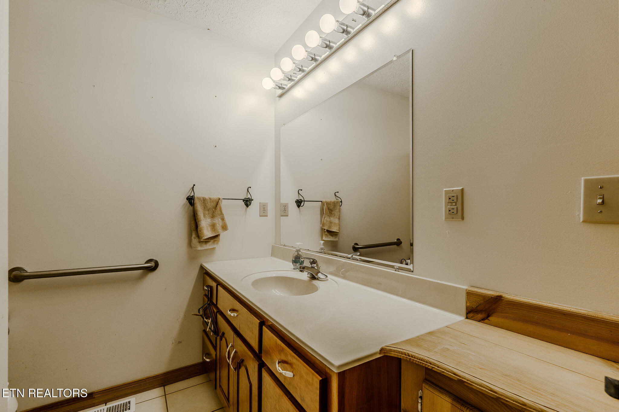 2112 Smith Mountain Road Rockwood TN 37854