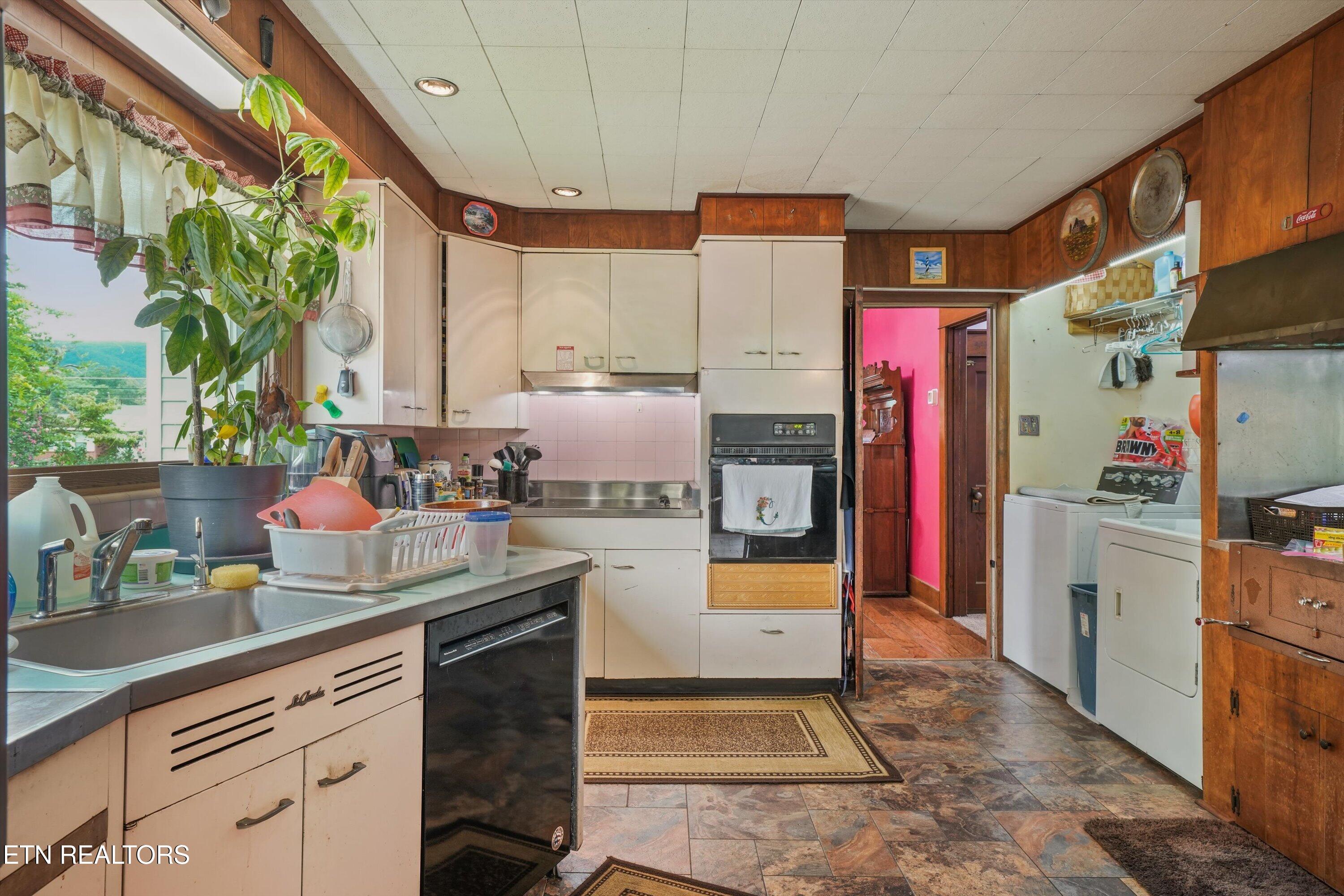 718 N Kingston Avenue Rockwood TN 37854